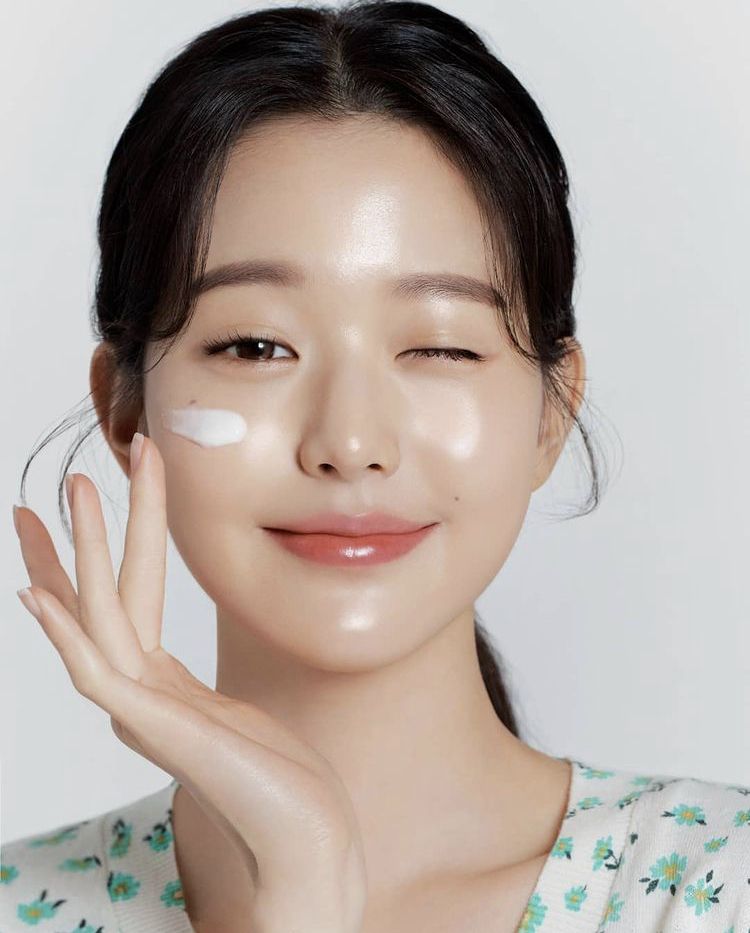 Kem Dưỡng Cho Da Dầu Có Cần Thiết Không?