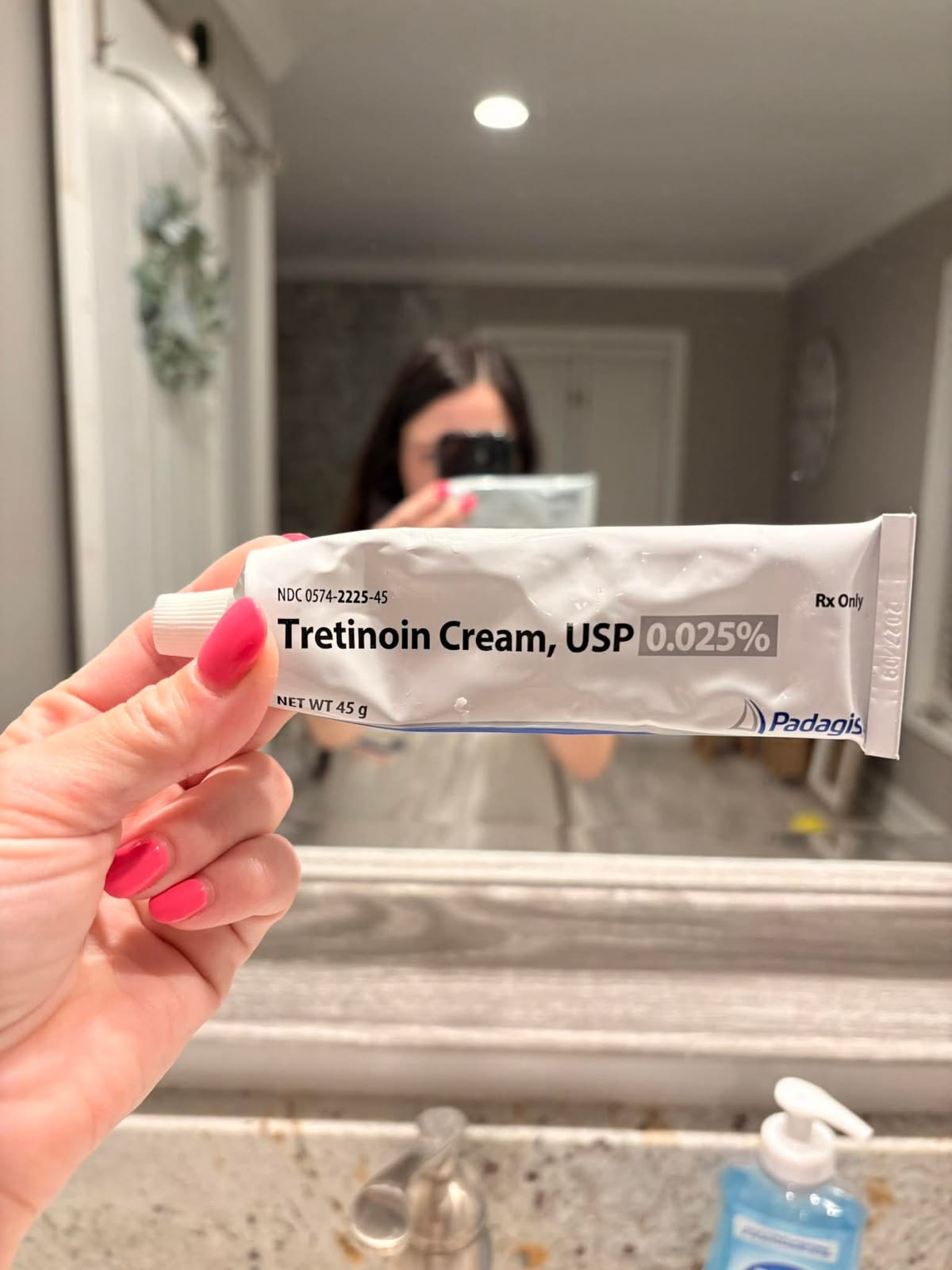 Review-Cac-Loai-Tretinoin-Tri-Mun-Tot-Nhat-Hien-Nay-1.jpg