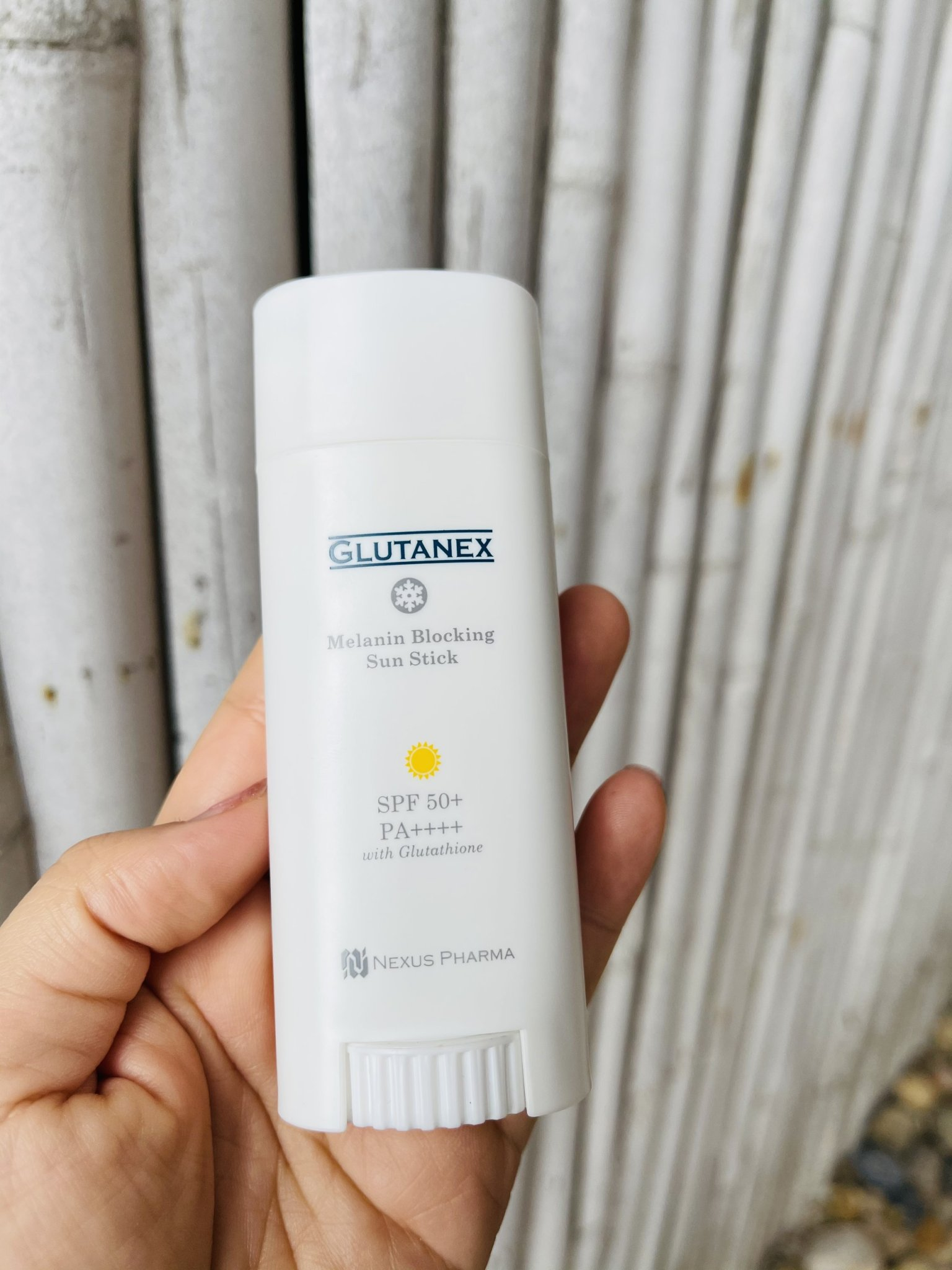 Lăn chống nắng Glutanex Melanin Blocking Sun Stick (SPF 50+ PA++++)