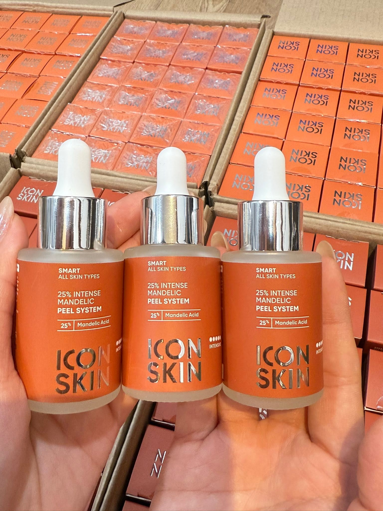 Peel phục hồi tông màu, độ đàn hồi da Icon Skin 25% Intense Mandelic Peel System.jpg