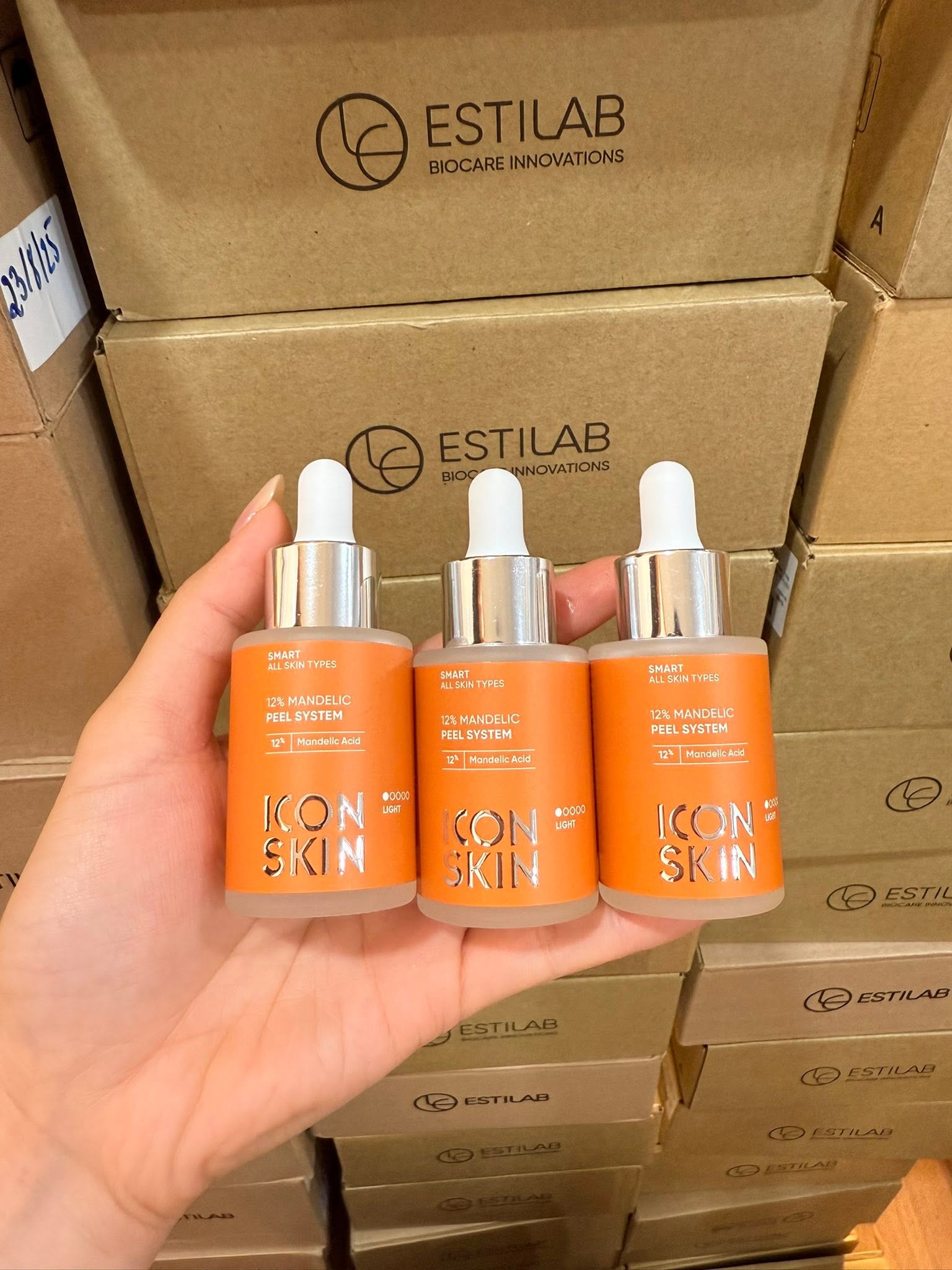 Tinh chất AHA căng bóng da Icon Skin 12% Mandelic Peel System 7.jpg