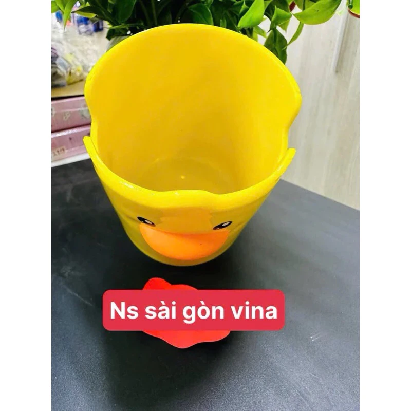 Ống đựng bút hình vịt vàng
