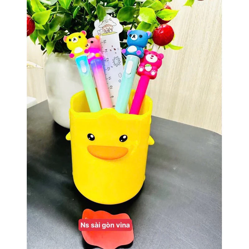 Ống đựng bút hình vịt vàng