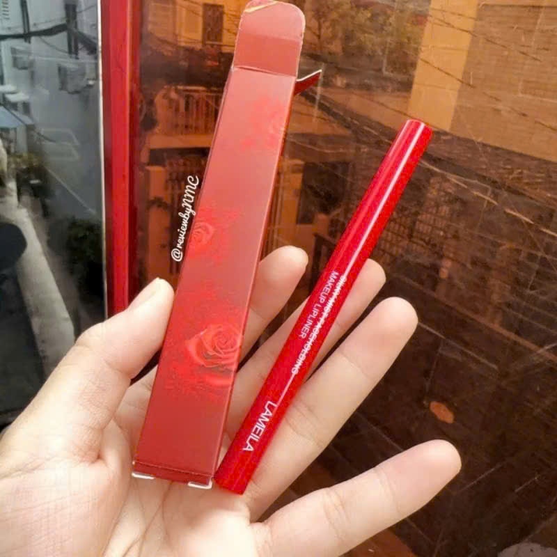 Chì kẻ viền môi Lameila