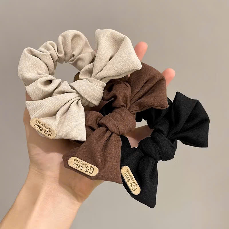 scrunchies vải thắt nơ đính tag gấu