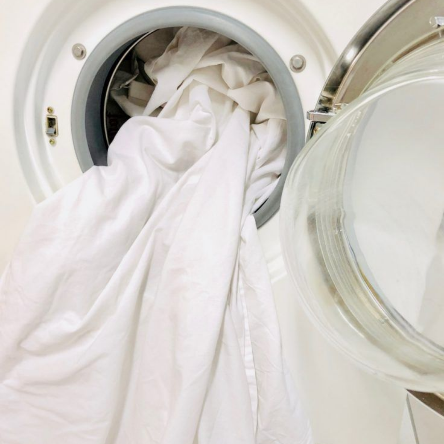 NHỮNG SAI LẦM PHỔ BIẾN KHI GIẶT VÀ BẢO QUẢN CHĂN GA GỐI ĐỆM TẠI NHÀ