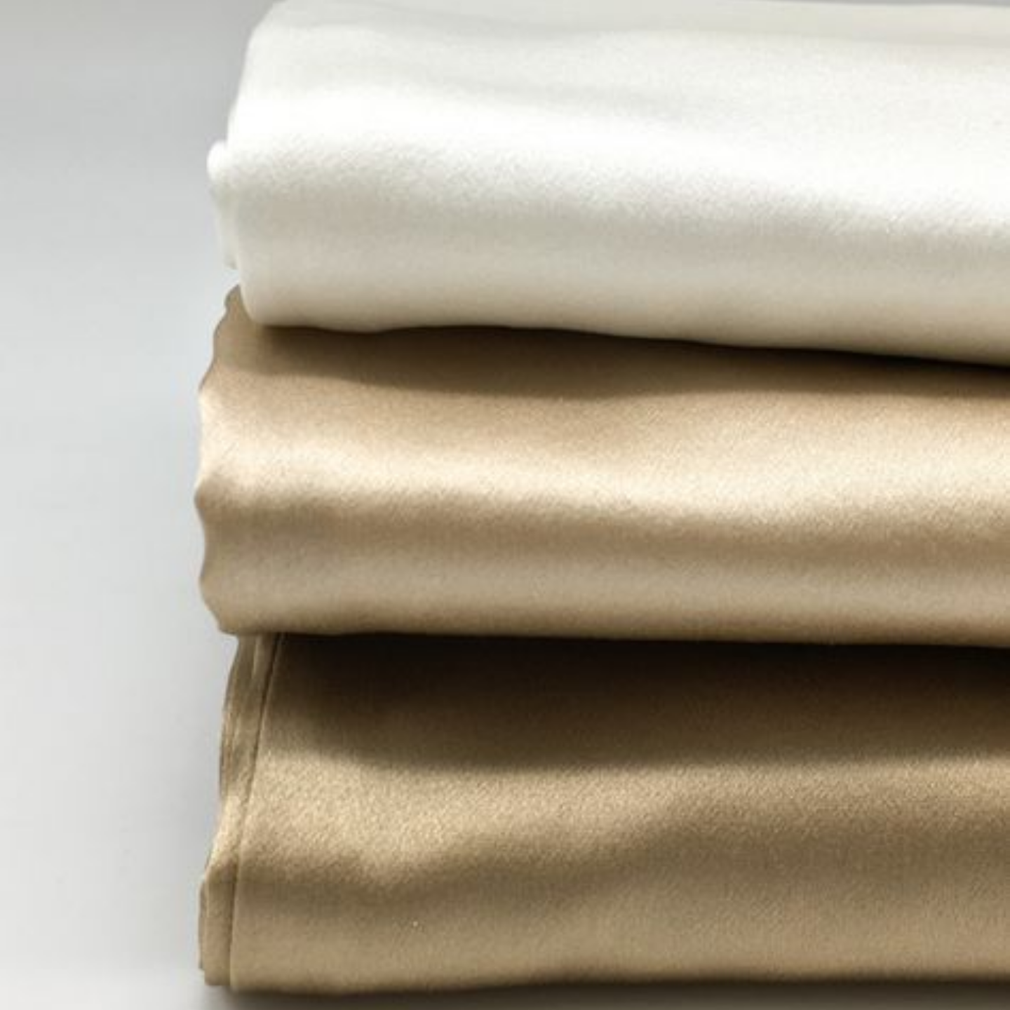 SO SÁNH LỤA TENCEL VÀ LỤA TƠ TẰM – LOẠI NÀO PHÙ HỢP VỚI GIẤC NGỦ HIỆN ĐẠI?