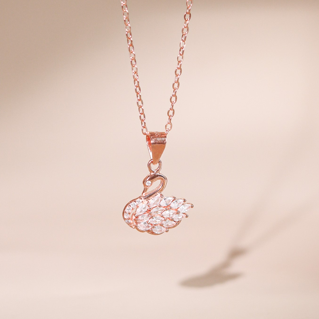 Dây chuyền bạc nữ mạ vàng hồng 18K và mạ bạch kim cao cấp LAVESTA LAV199 Eleanor thiết kế mặt thiên nga mang vẻ đẹp sang trọng vĩnh cửu Eleasofia