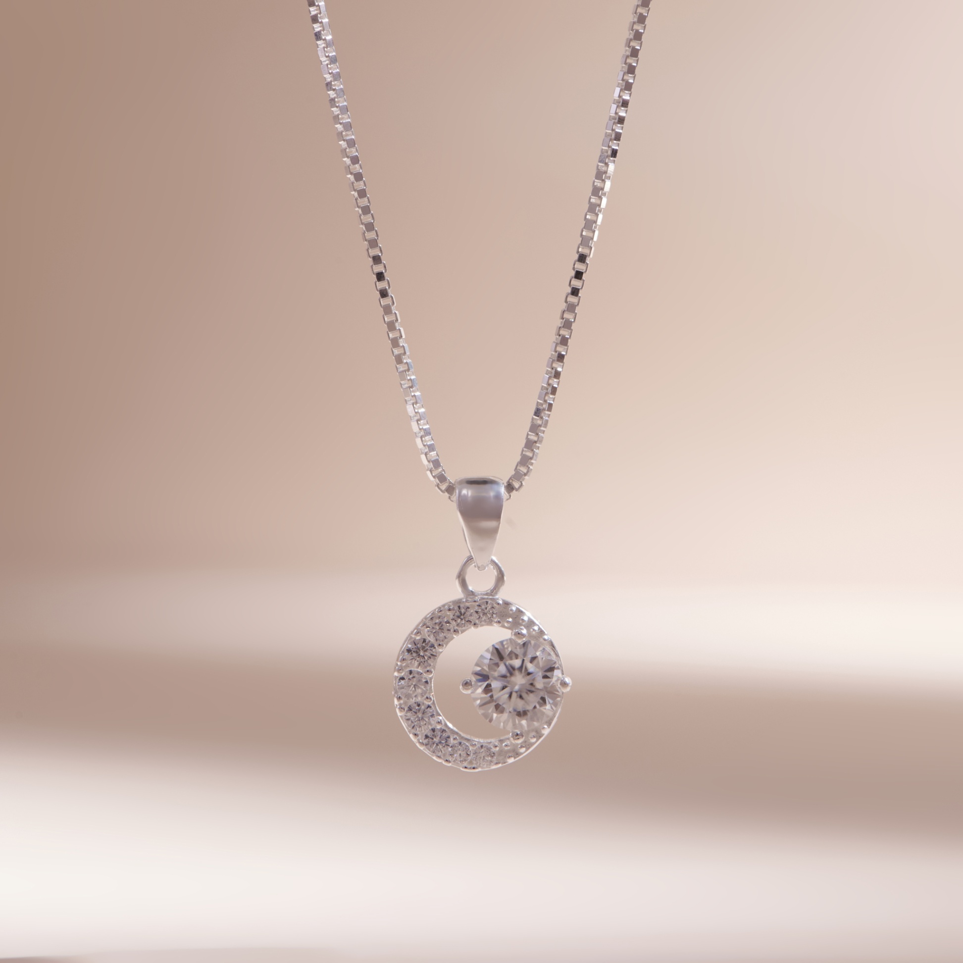Dây chuyền bạc nữ đính đá Moissanite 5 ly xi bạch kim kiểm định GRA LAVESTA KC42 mặt trăng tròn đầy, may mắn