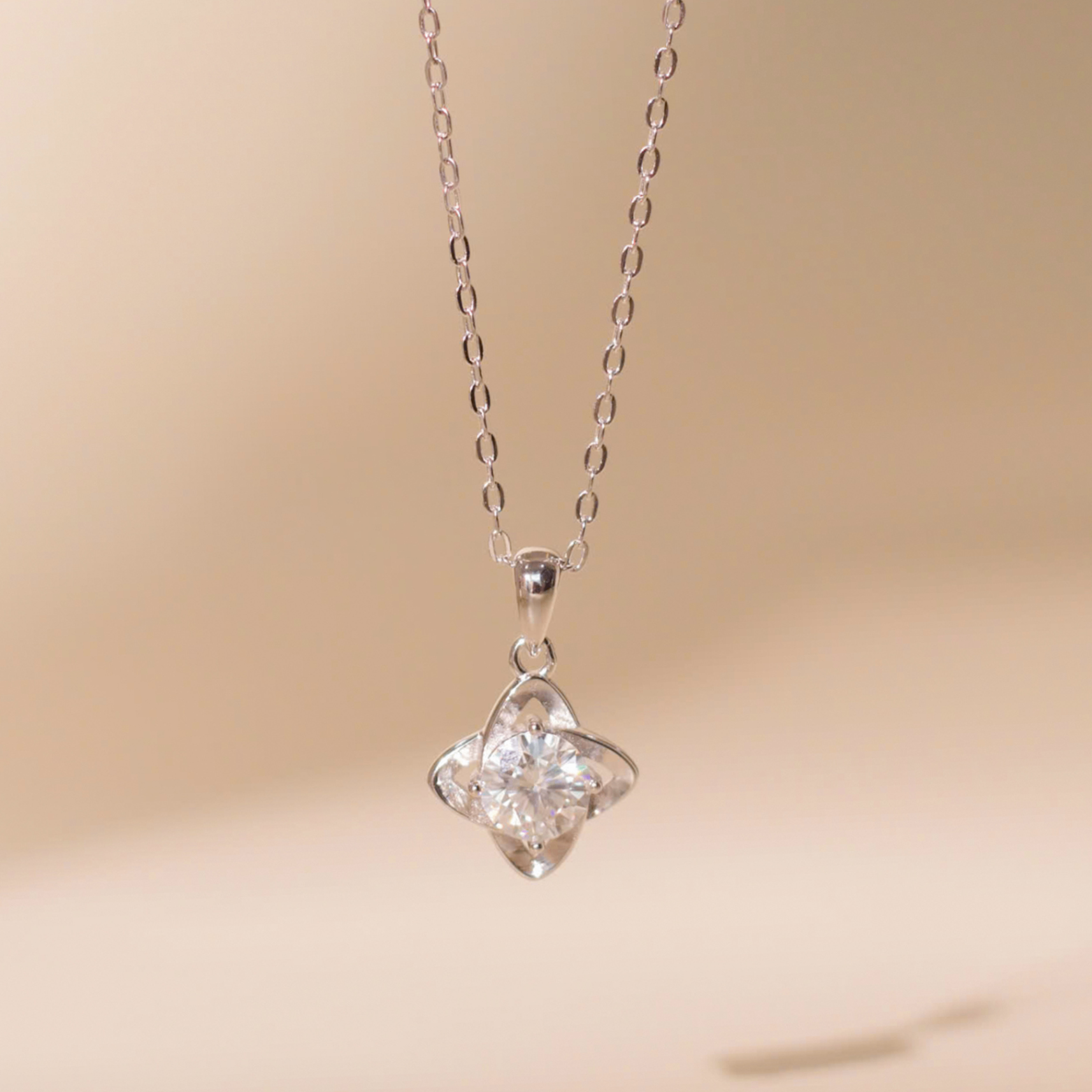 Dây chuyền bạc đính đá Moissanite 6.5 ly kiểm định GRA LAVESTA KC106, bạc xi bạch kim cỏ 4 lá Bonheur