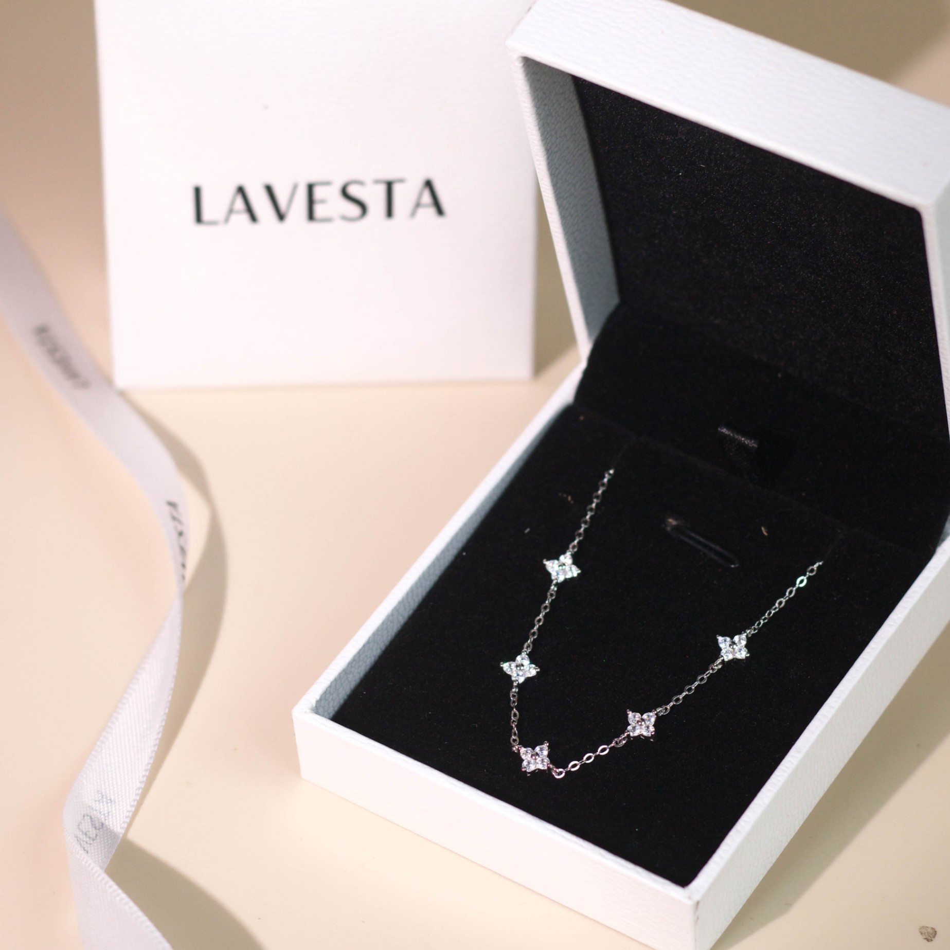 Dây chuyền nữ bạc xi bạch kim LAVESTA LAV141 thiết kế cỏ 4 lá Ellis thanh lịch, nữ tính