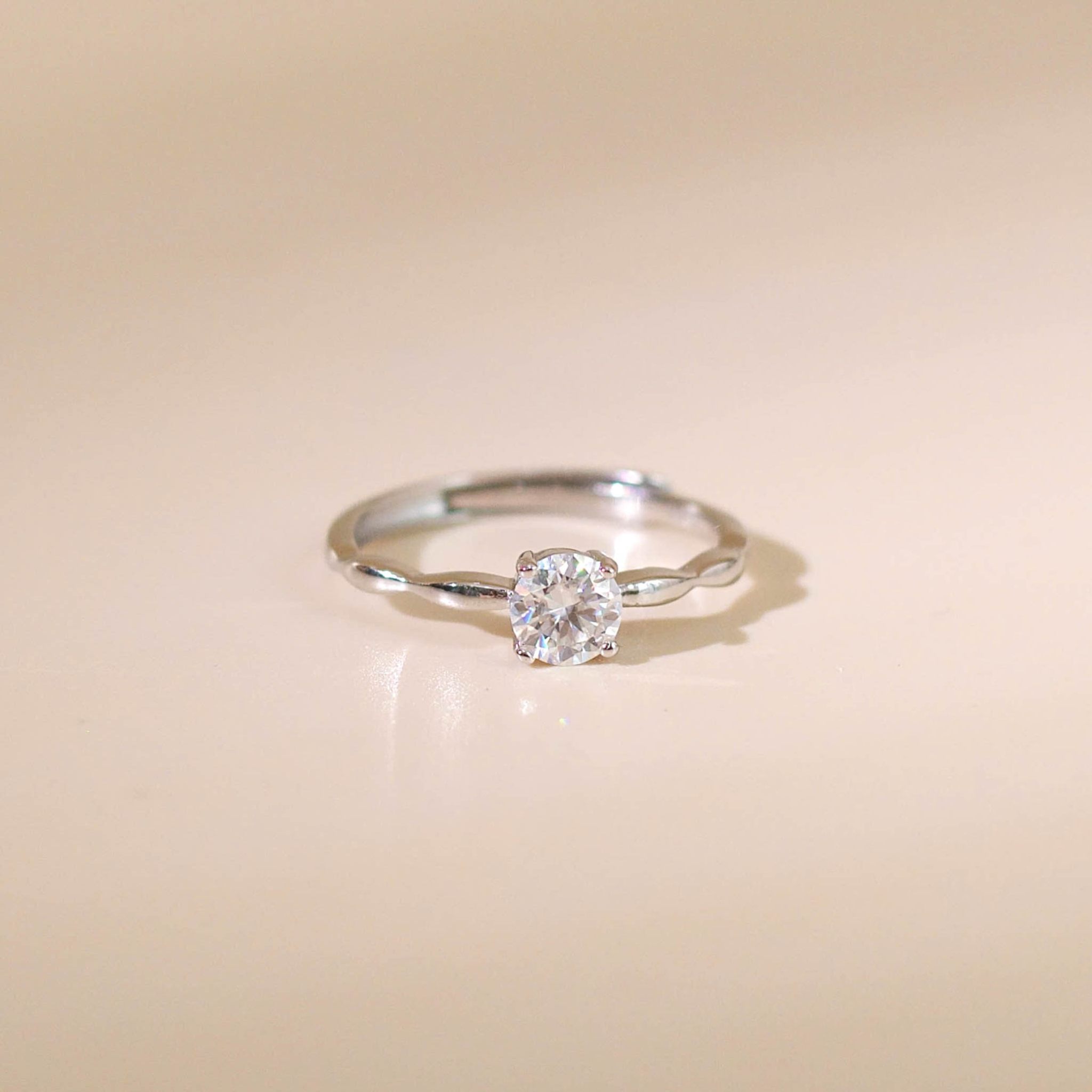 Nhẫn nữ bạc xi bạch kim đính đá Moissanite bạc xi bạch kim 5 ly kiểm định GRA LAVESTA KC124 thanh lịch, tinh tế -fs