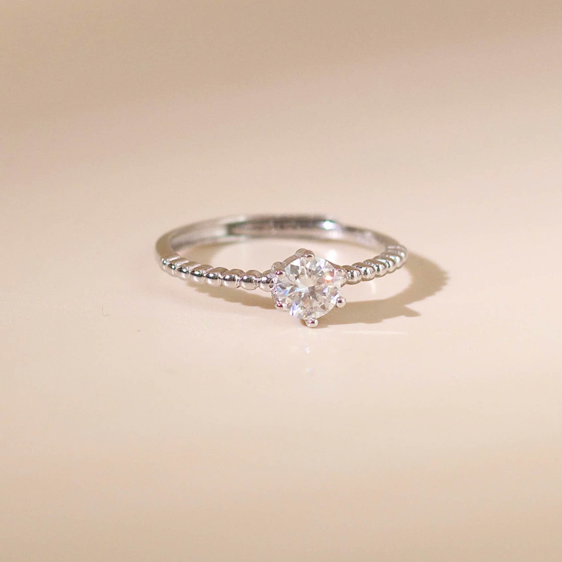 Nhẫn nữ bạc xi bạch kim đính đá Moissanite bạc xi bạch kim 5 ly kiểm định GRA LAVESTA KC126 hiện đại, sang chảnh -fs