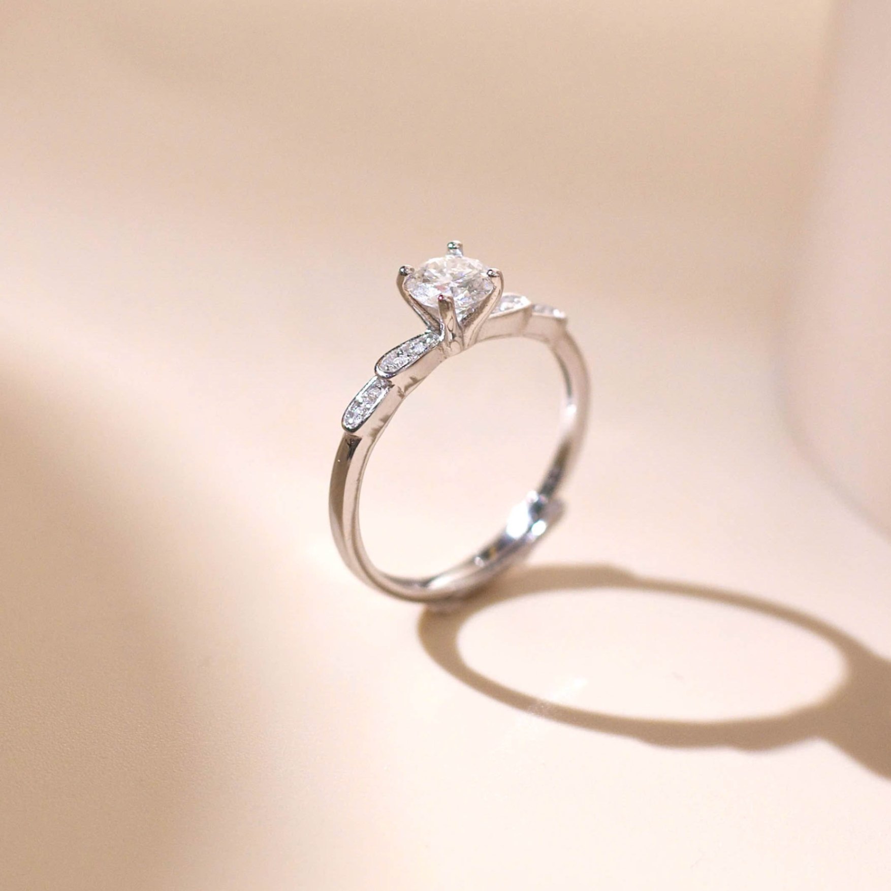 Nhẫn nữ bạc xi bạch kim đính đá Moissanite bạc xi bạch kim 5 ly kiểm định GRA LAVESTA KC128 trang nhã, tinh tế -fs