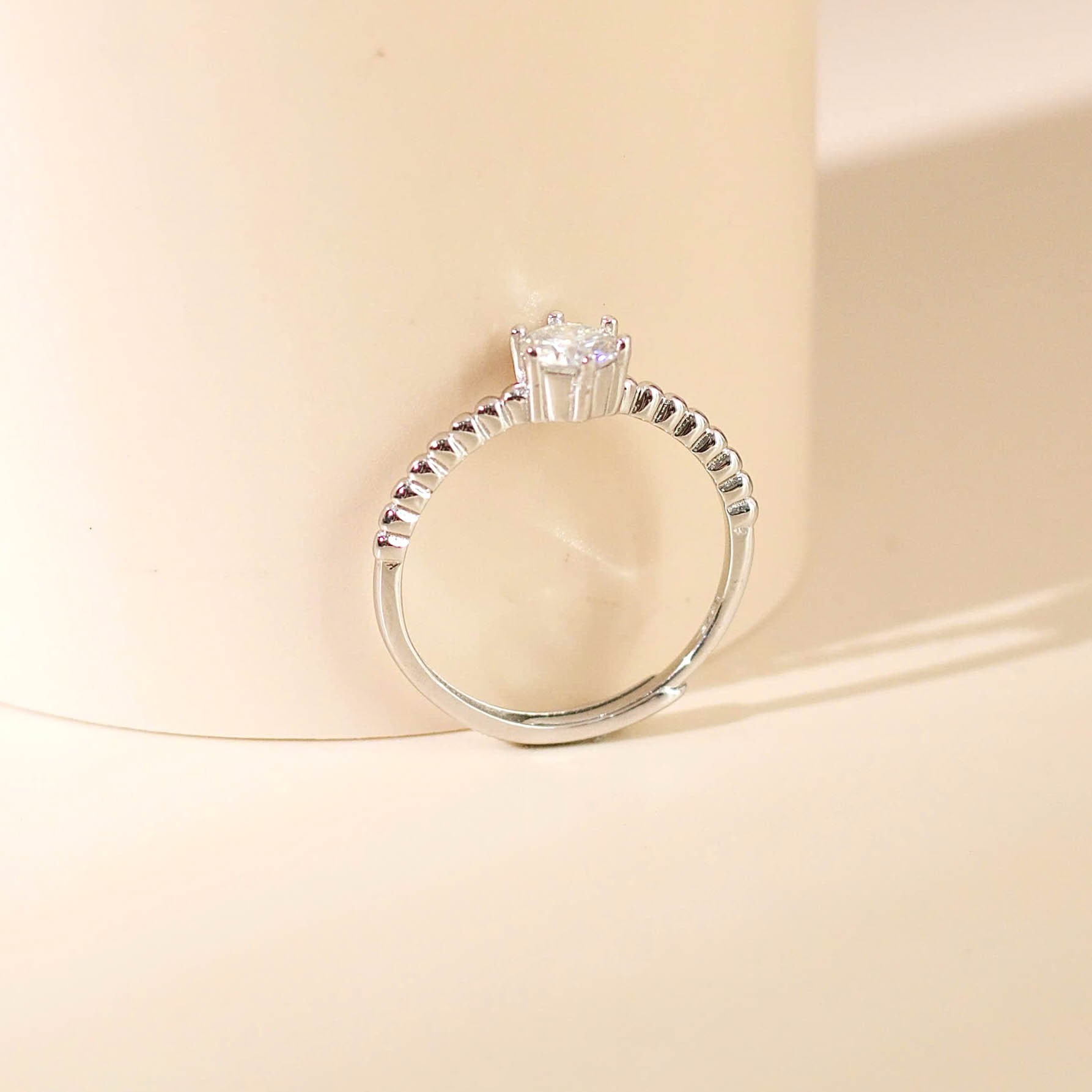 Nhẫn nữ bạc xi bạch kim đính đá Moissanite bạc xi bạch kim 5 ly kiểm định GRA LAVESTA KC126 hiện đại, sang chảnh -fs