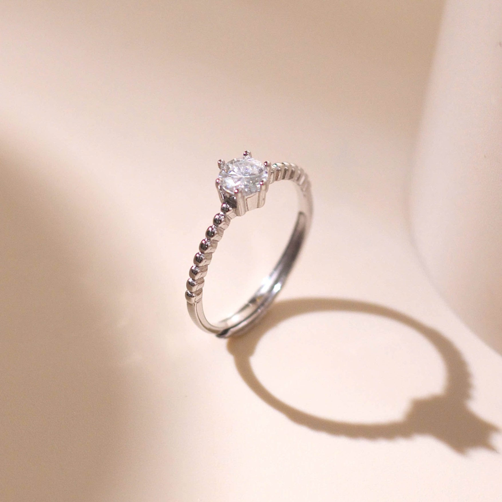 Nhẫn nữ bạc xi bạch kim đính đá Moissanite bạc xi bạch kim 5 ly kiểm định GRA LAVESTA KC126 hiện đại, sang chảnh -fs
