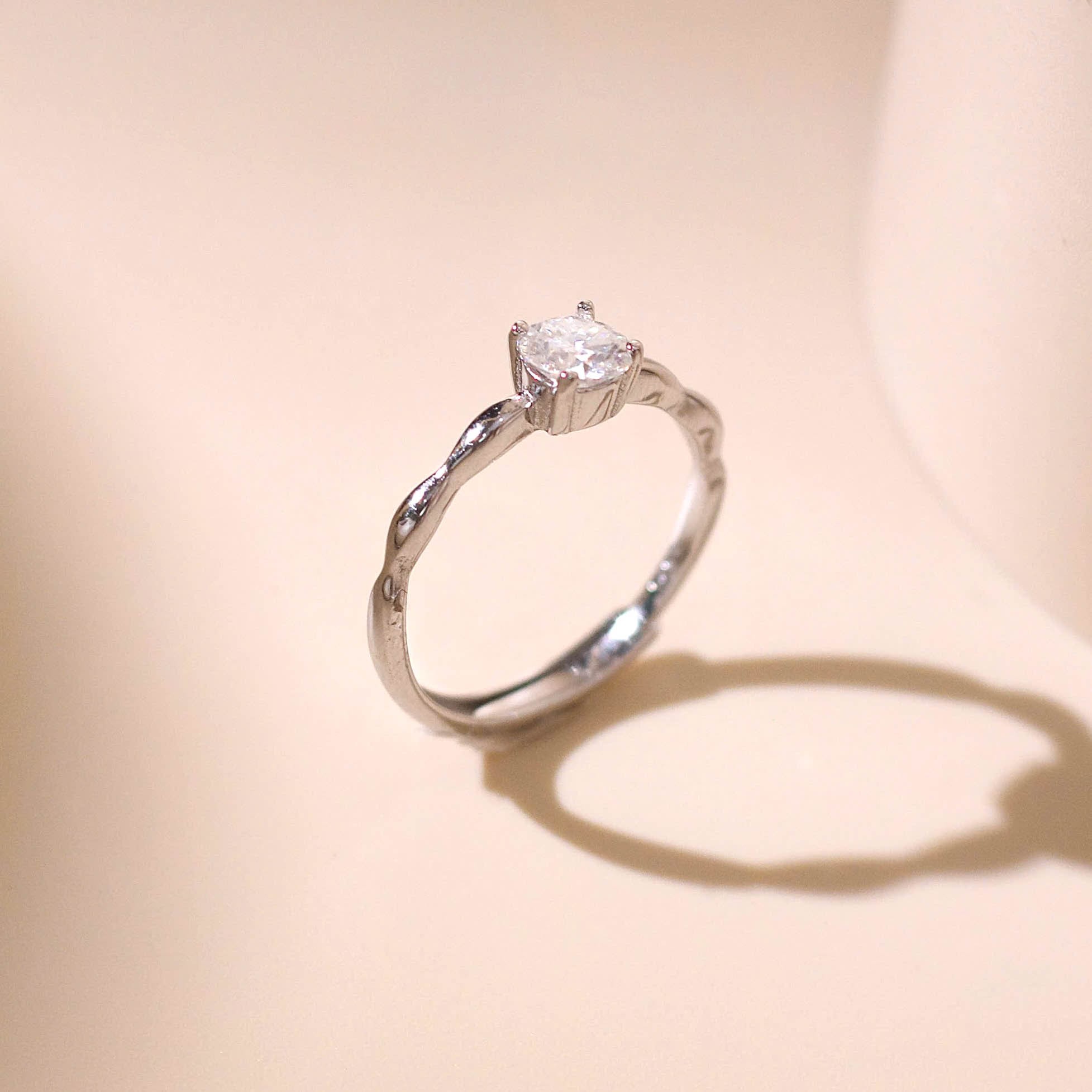 Nhẫn nữ bạc xi bạch kim đính đá Moissanite bạc xi bạch kim 5 ly kiểm định GRA LAVESTA KC124 thanh lịch, tinh tế -fs