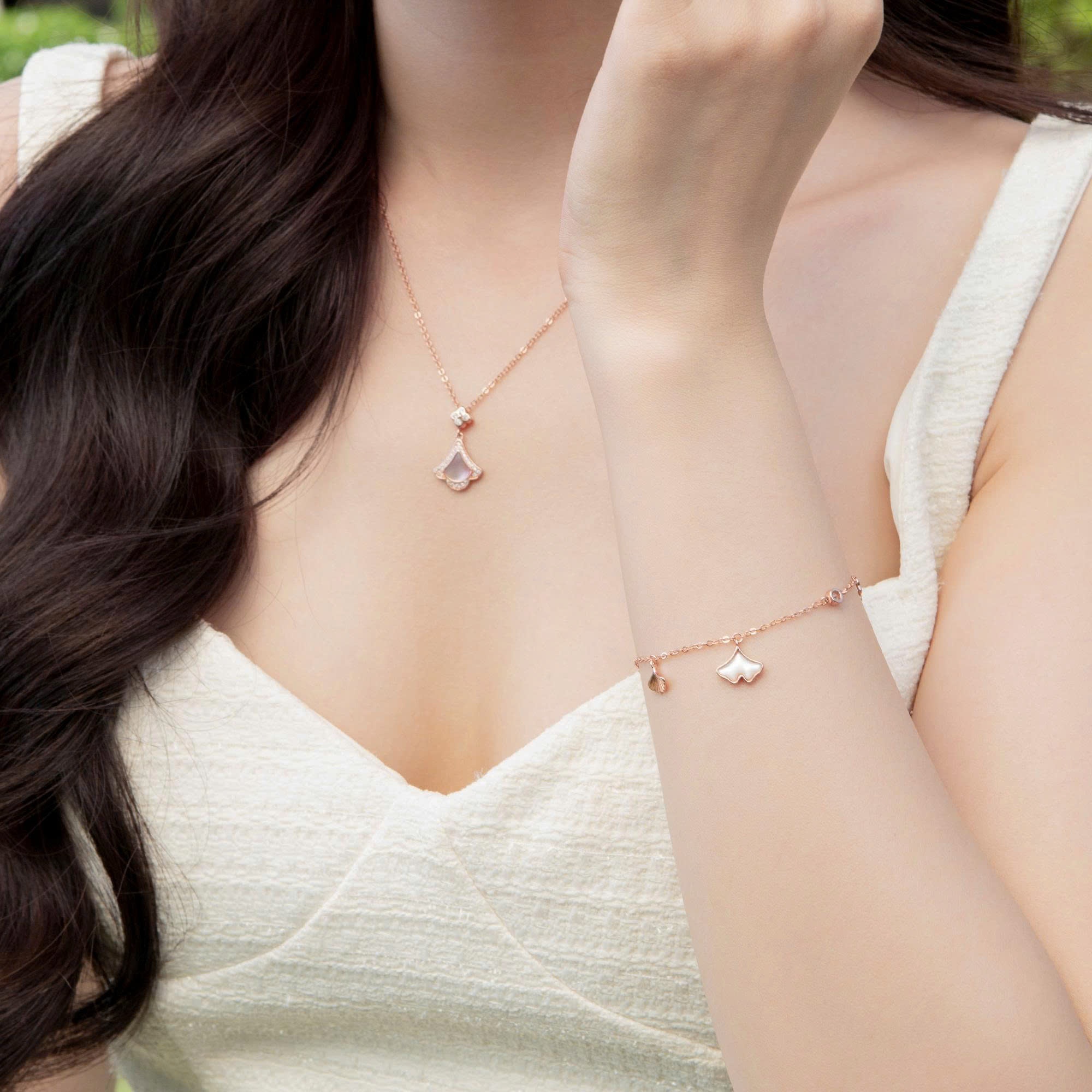 Lắc tay bạc nữ mạ vàng hồng 18K và mạ bạch kim LAVESTA LAV130 Darryl thiết kế mặt lá rẻ quạt mang vẻ đẹp của sự vĩnh cửu