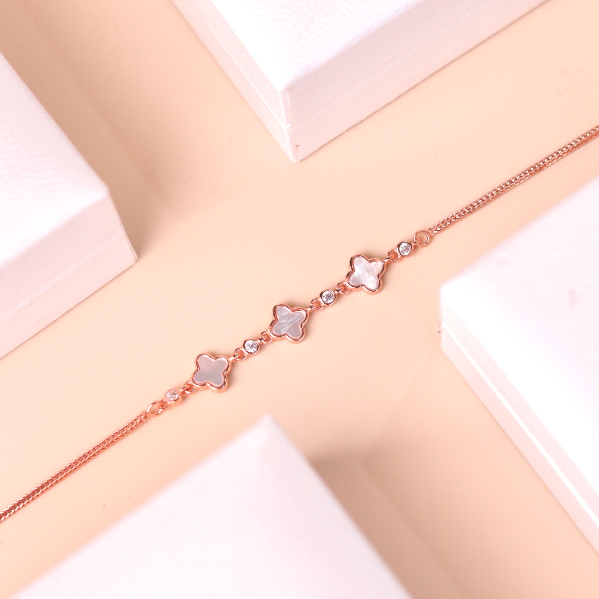 Lắc tay bạc nữ mạ vàng hồng 18K LAVESTA LAV091 Fancy thiết kế mặt cỏ 4 lá ngập tràn may mắn và hạnh phúc