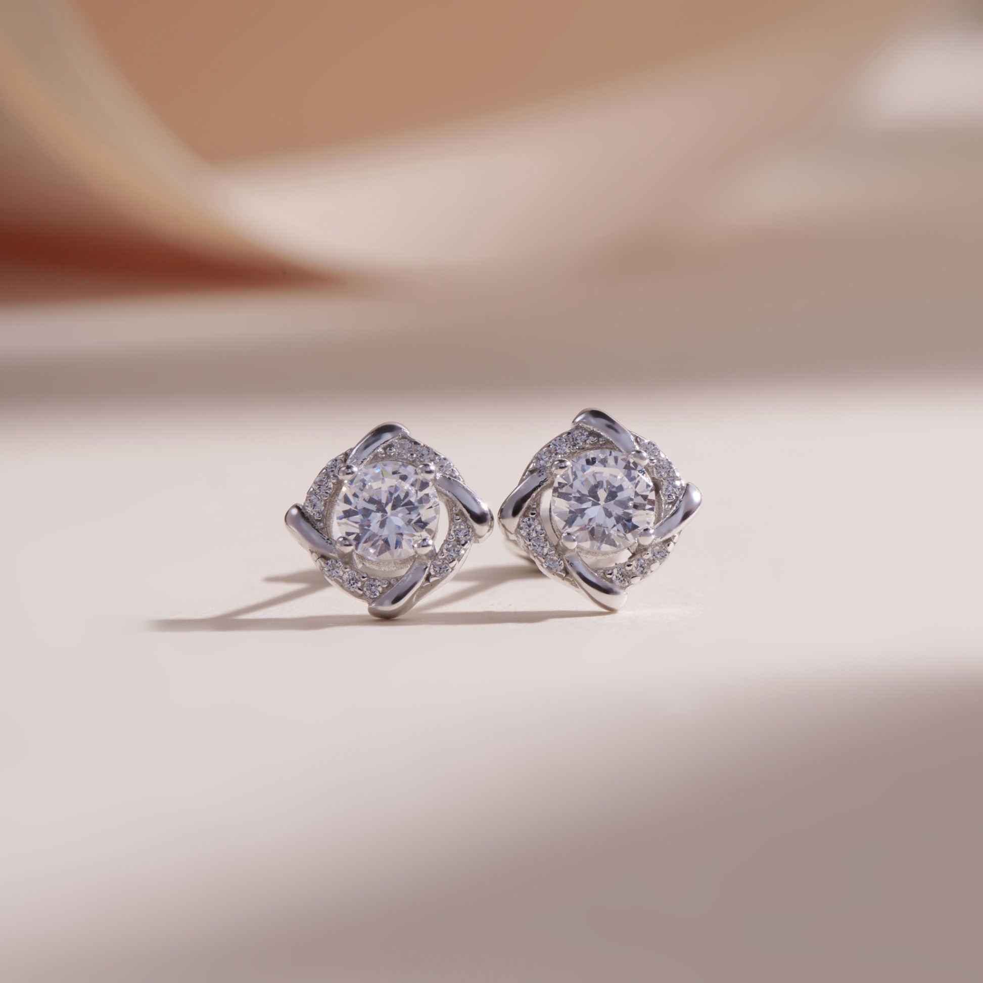 Bông tai bạc đính đá Moissanite bạc xi bạch kim 4.5 ly kiểm định GRA LAVESTA KC105 Sarah with love