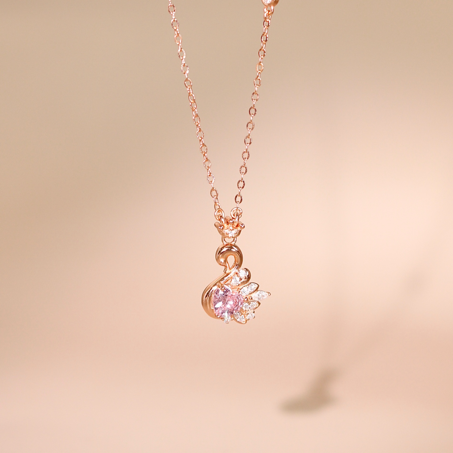 Dây chuyền bạc nữ mạ vàng hồng 18K cao cấp LAVESTA LAV142 Fiona thiết kế mặt thiên nga sang trọng, kiêu hãnh