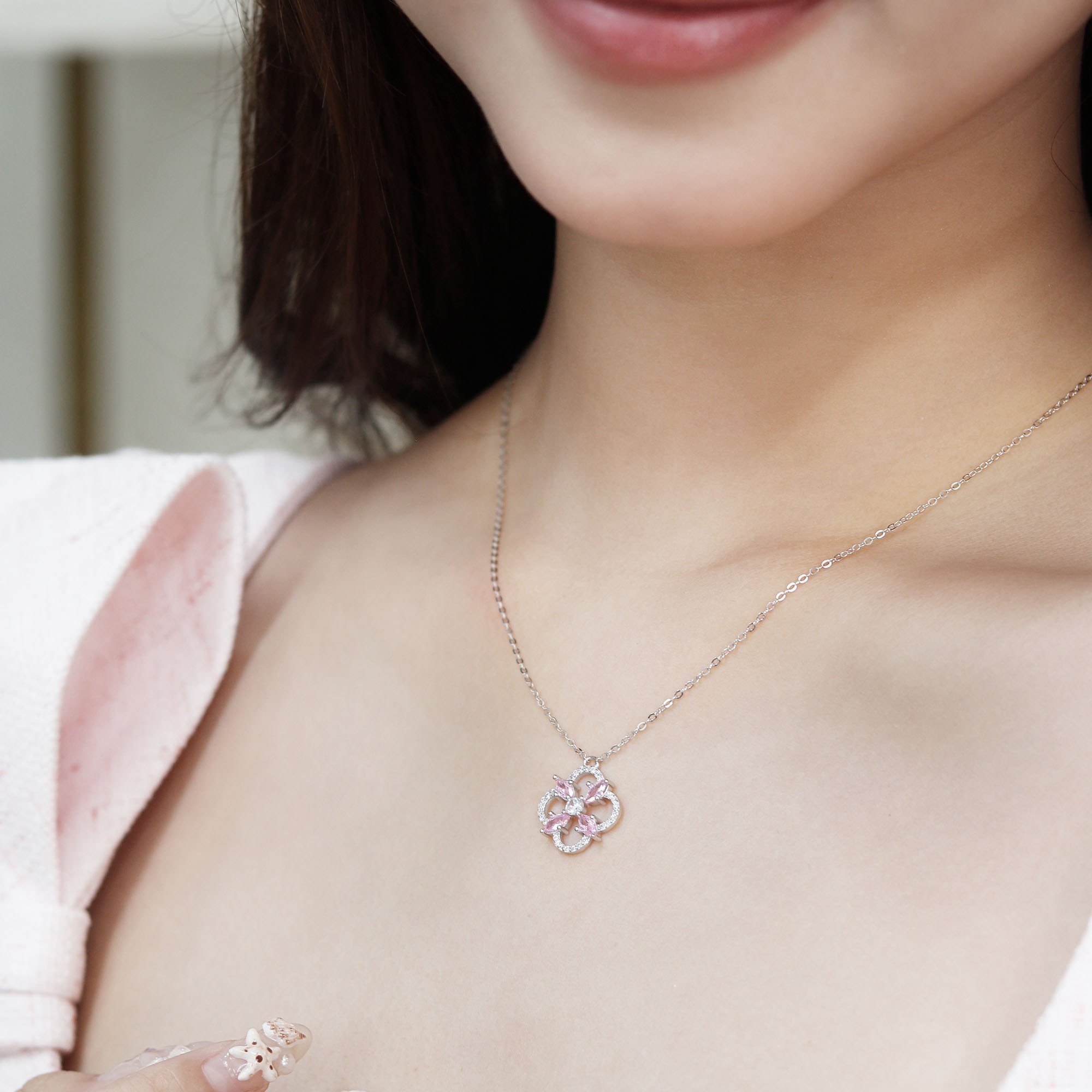 Dây chuyền nữ bạc xi bạch kim cao cấp LAVESTA LAV144 Ara thiết kế mặt cỏ 4 lá dịu dàng, tràn đầy năng lượng may mắn