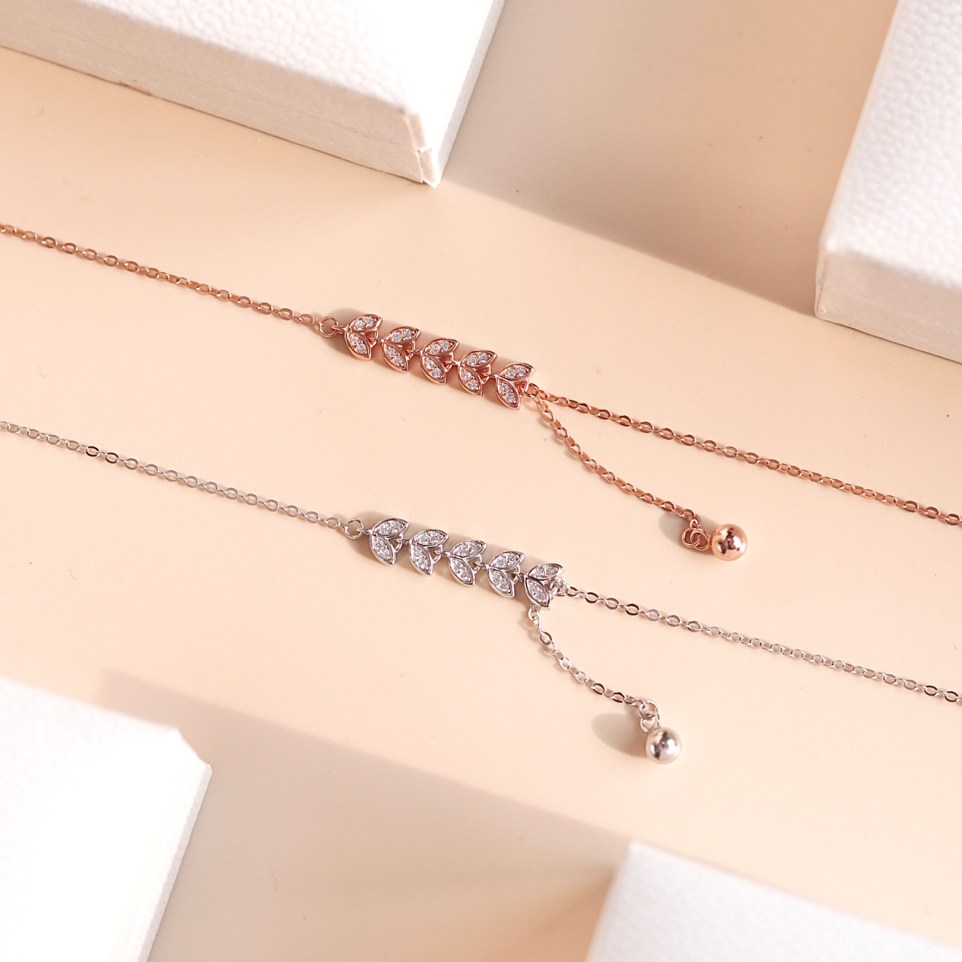 Lắc tay bạc nữ mạ vàng hồng 18K và mạ bạch kim LAVESTA LAV153 Lori thiết kế lá nguyệt quế mang vẻ đẹp trí tuệ, cao quý