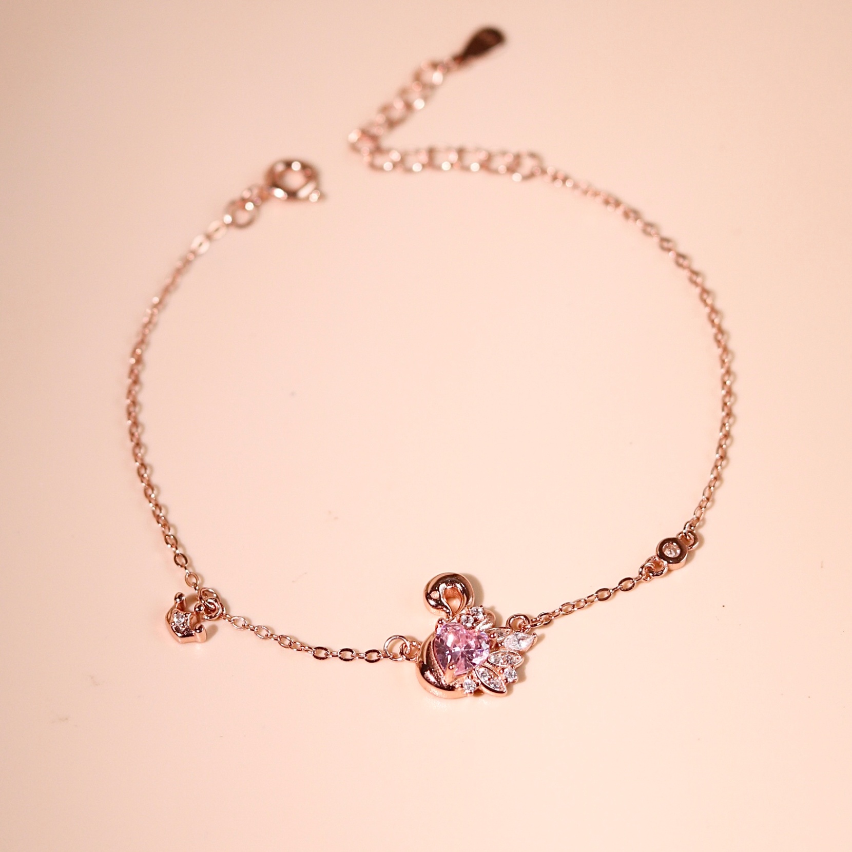 Lắc tay bạc nữ mạ vàng hồng 18K cao cấp LAVESTA LAV143 Fiona thiết kế mặt thiên nga sang trọng, kiêu hãnh