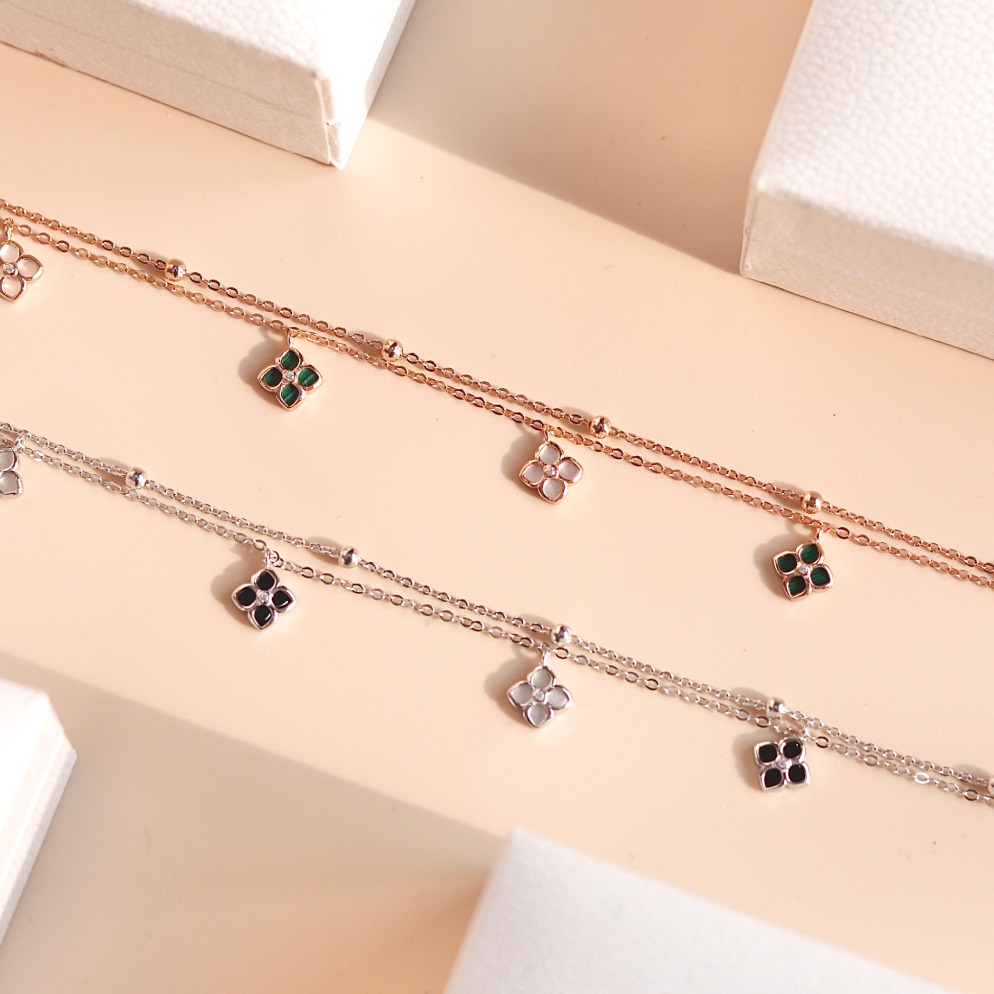 Lắc tay bạc nữ mạ vàng hồng 18K và mạ bạch kim LAVESTA LAV157 Rita thiết kế mặt cỏ 4 lá nhỏ xinh mong manh, nữ tính