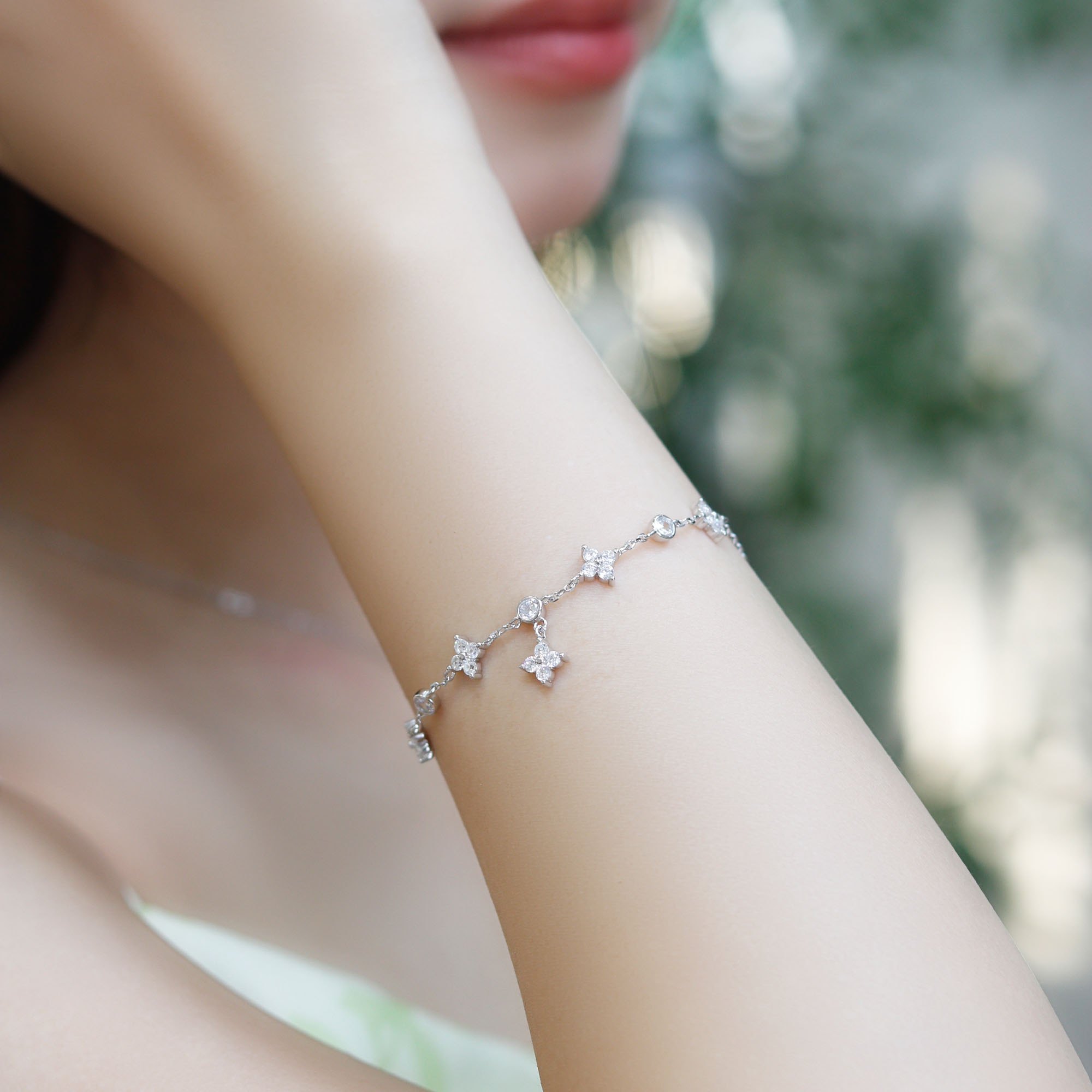 Lắc tay bạc nữ mạ vàng hồng 18K và mạ bạch kim LAVESTA LAV149 Lani thiết kế mặt cỏ 4 lá may mắn, hộ mệnh cảm xúc