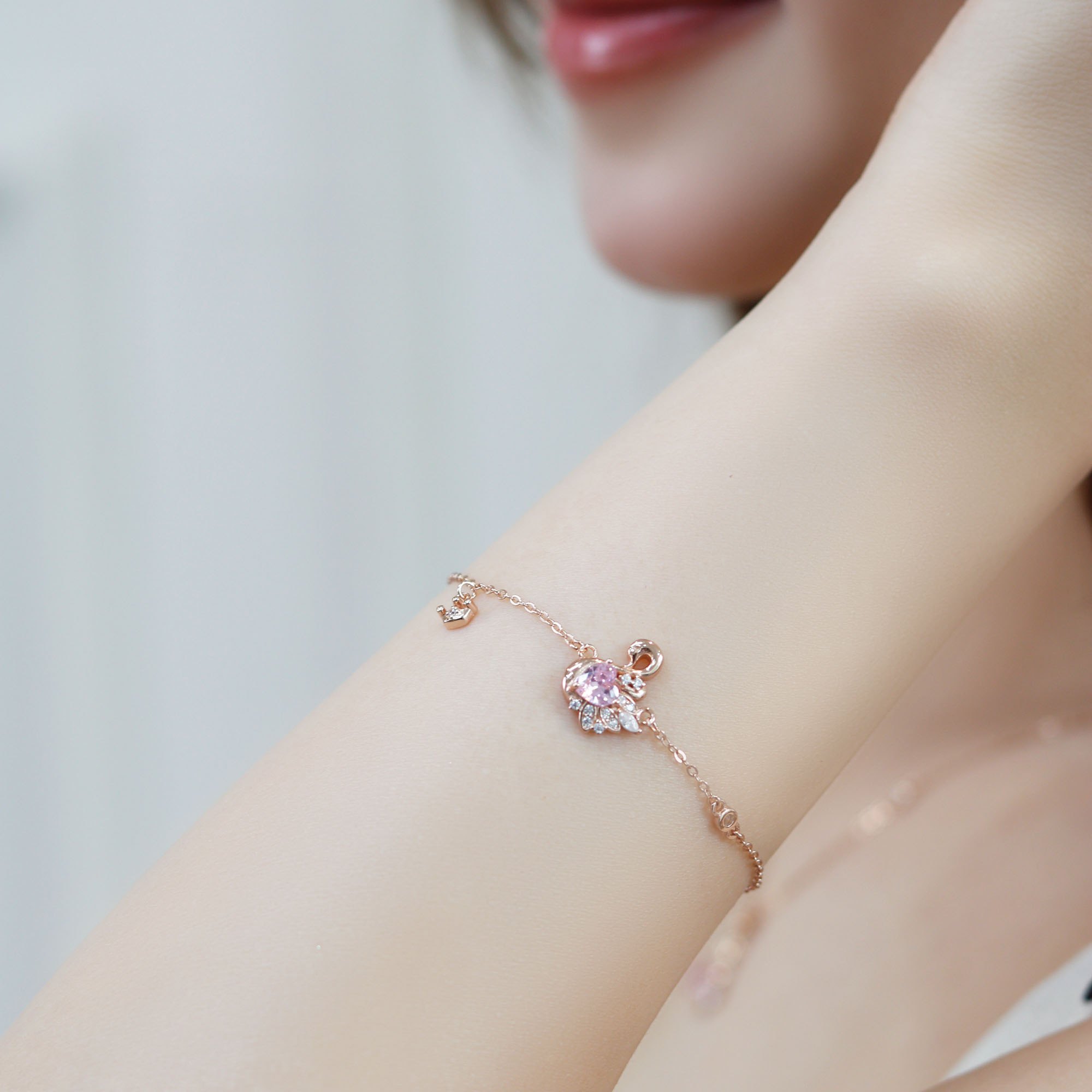 Lắc tay bạc nữ mạ vàng hồng 18K cao cấp LAVESTA LAV143 Fiona thiết kế mặt thiên nga sang trọng, kiêu hãnh