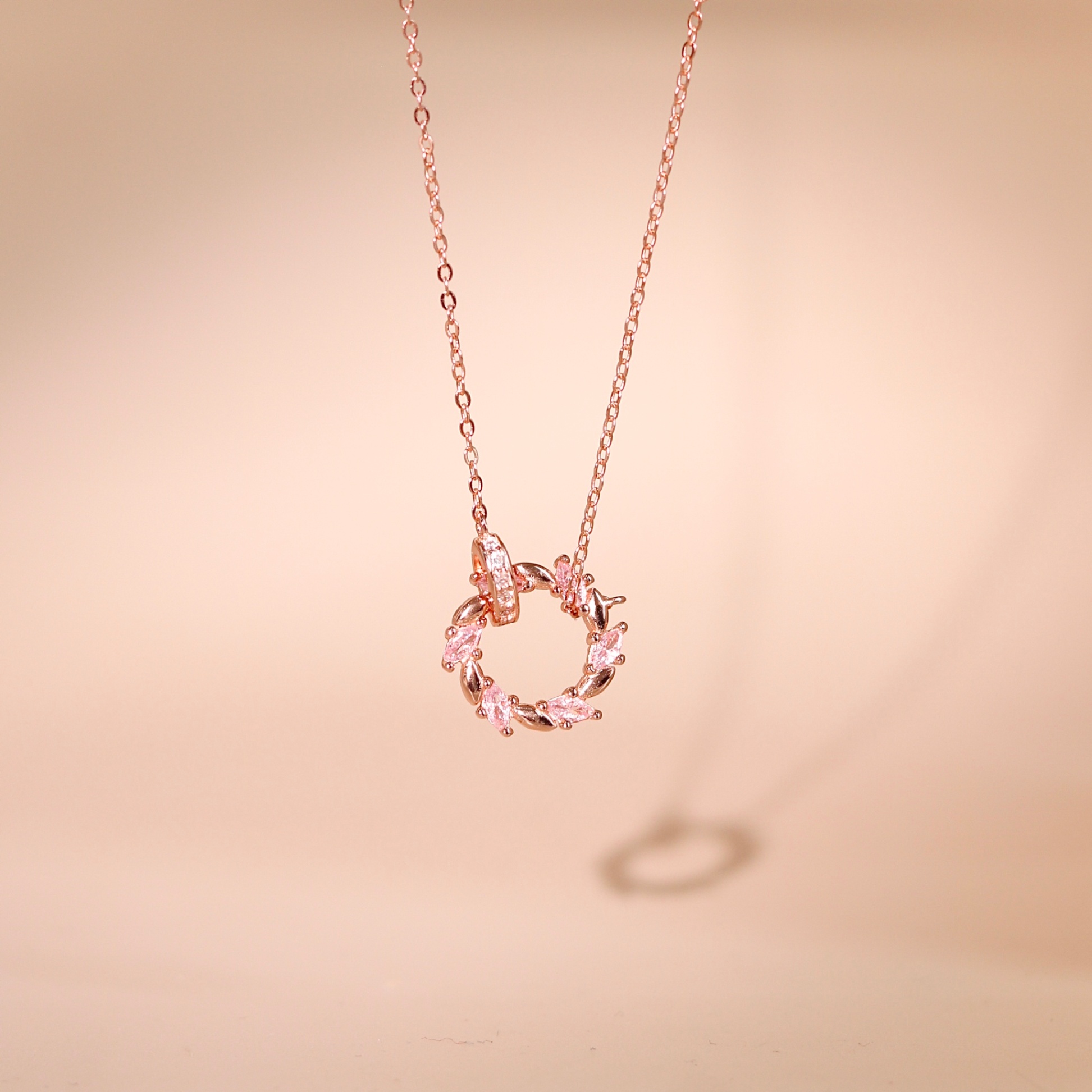 Dây chuyền bạc nữ mạ vàng hồng 18K cao cấp LAVESTA LAV152 Lori thiết kế mặt nguyệt quế mang vẻ đẹp trí tuệ và cao quý
