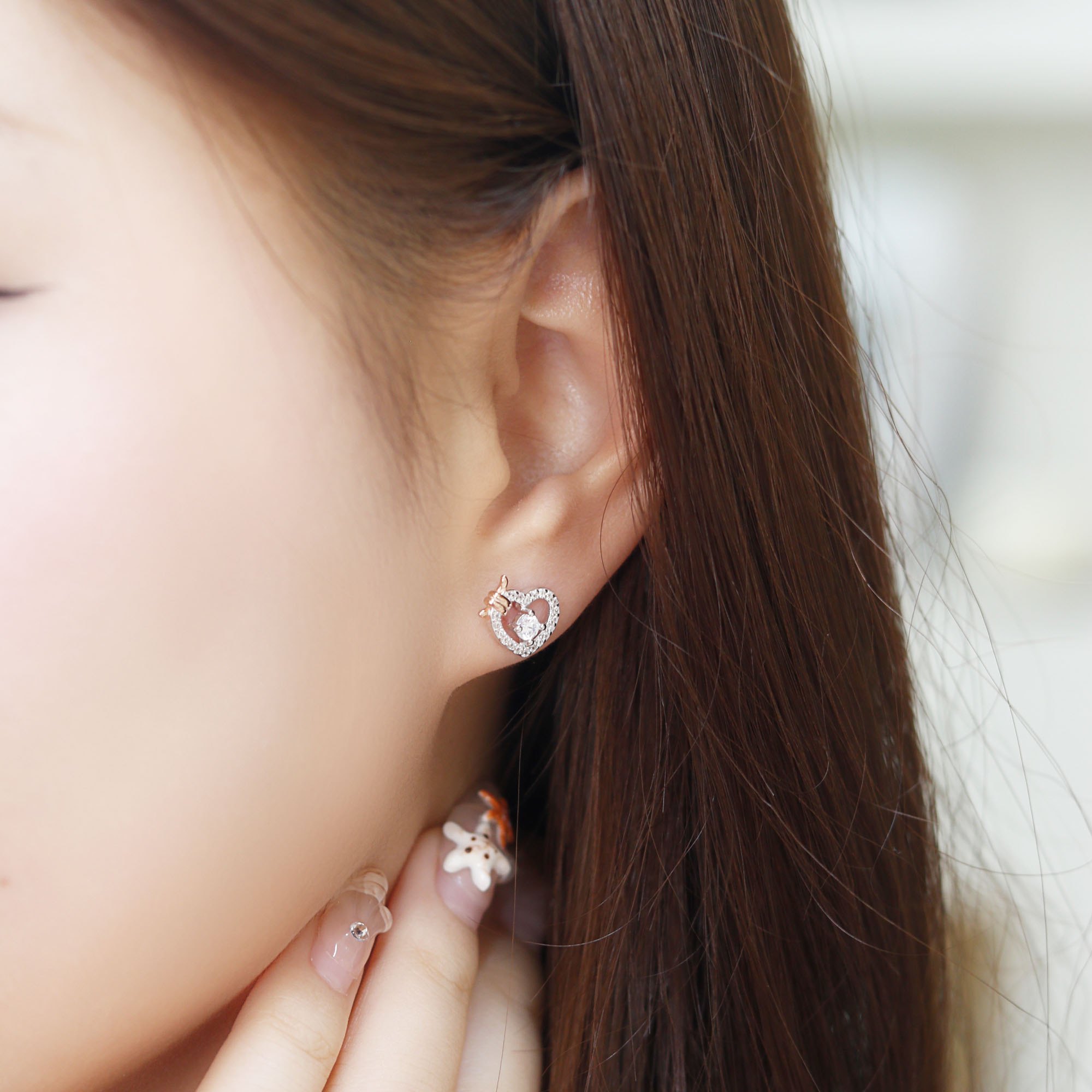 Bông tai nữ bạc xi bạch kim cao cấp LAVESTA LAV151 Rumi thiết kế mặt trái tim nữ tính, cổ điển, mang yêu thương trọn vẹn