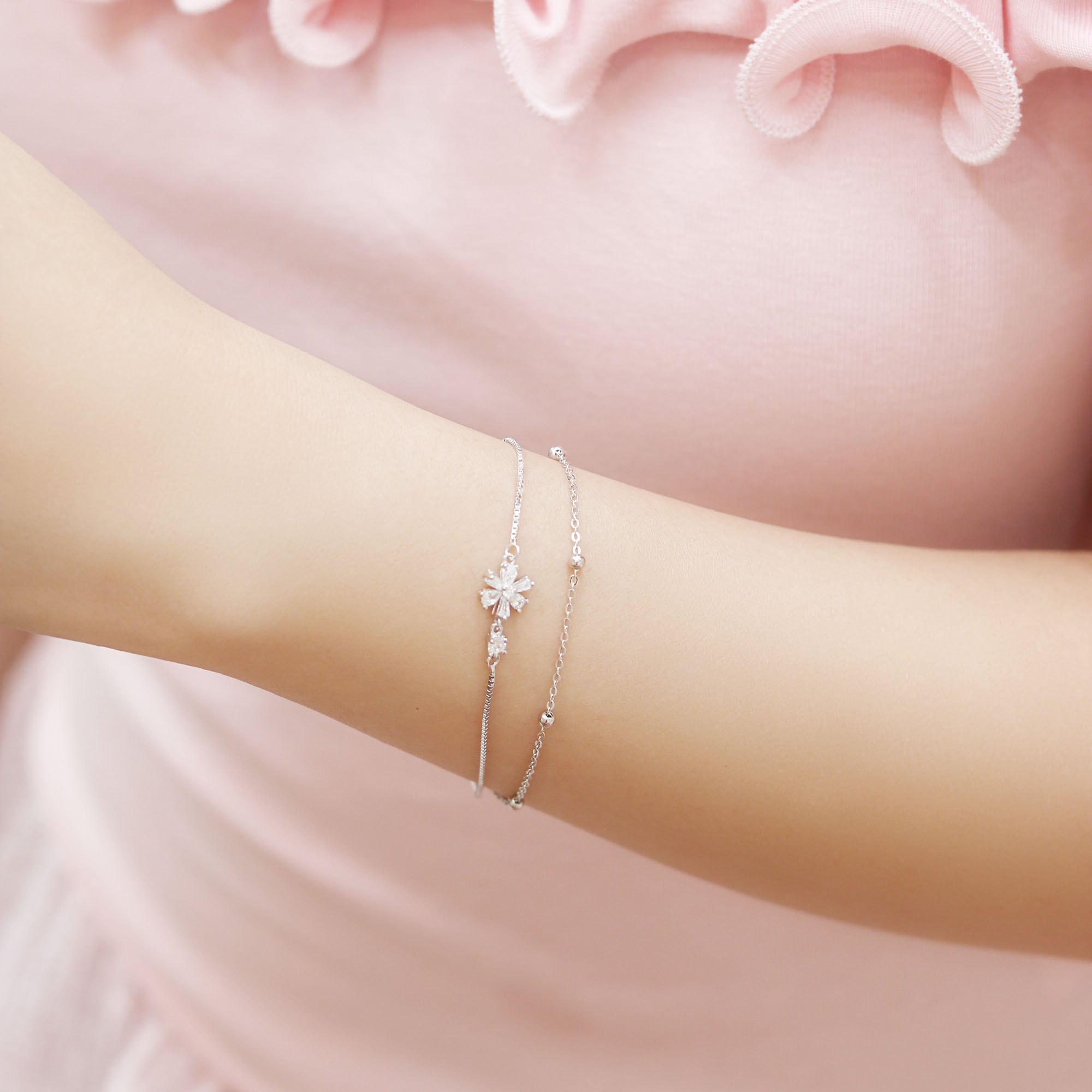 Lắc tay bạc nữ mạ vàng hồng 18K và mạ bạch kim LAVESTA LAV155 Yeri thiết kế mặt hoa nhẹ nhàng, tinh khôi và thuần khiết