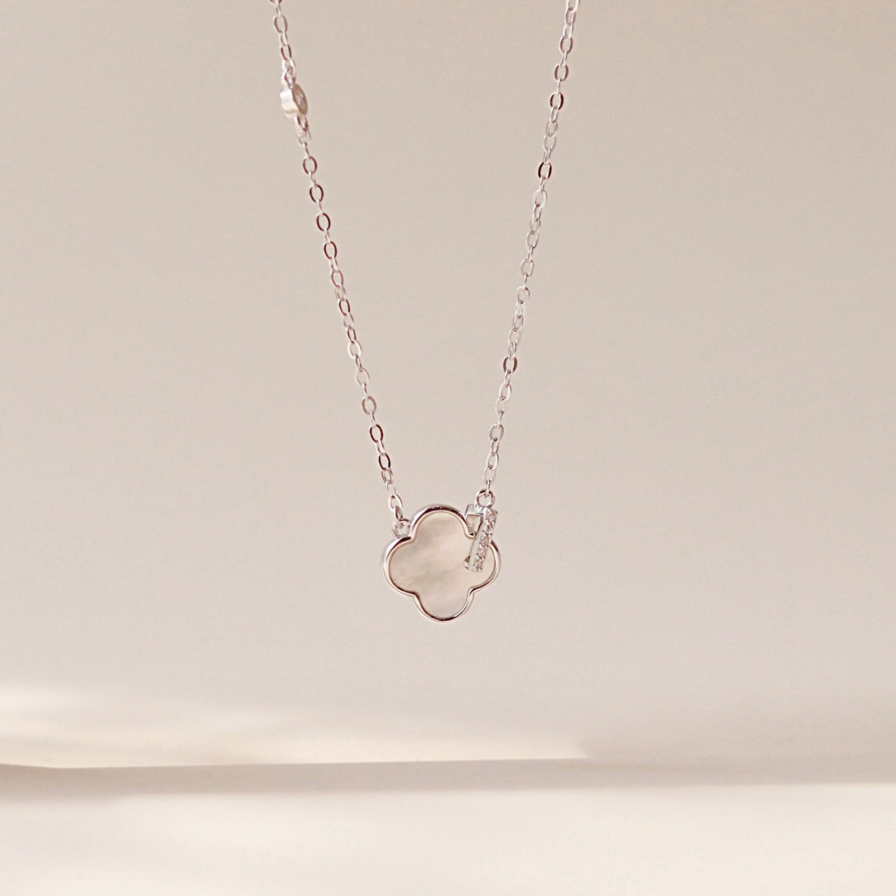Dây chuyền bạc nữ mạ vàng hồng 18K và mạ bạch kim LAVESTA LAV063 cỏ 4 lá Tiny four leaf clover