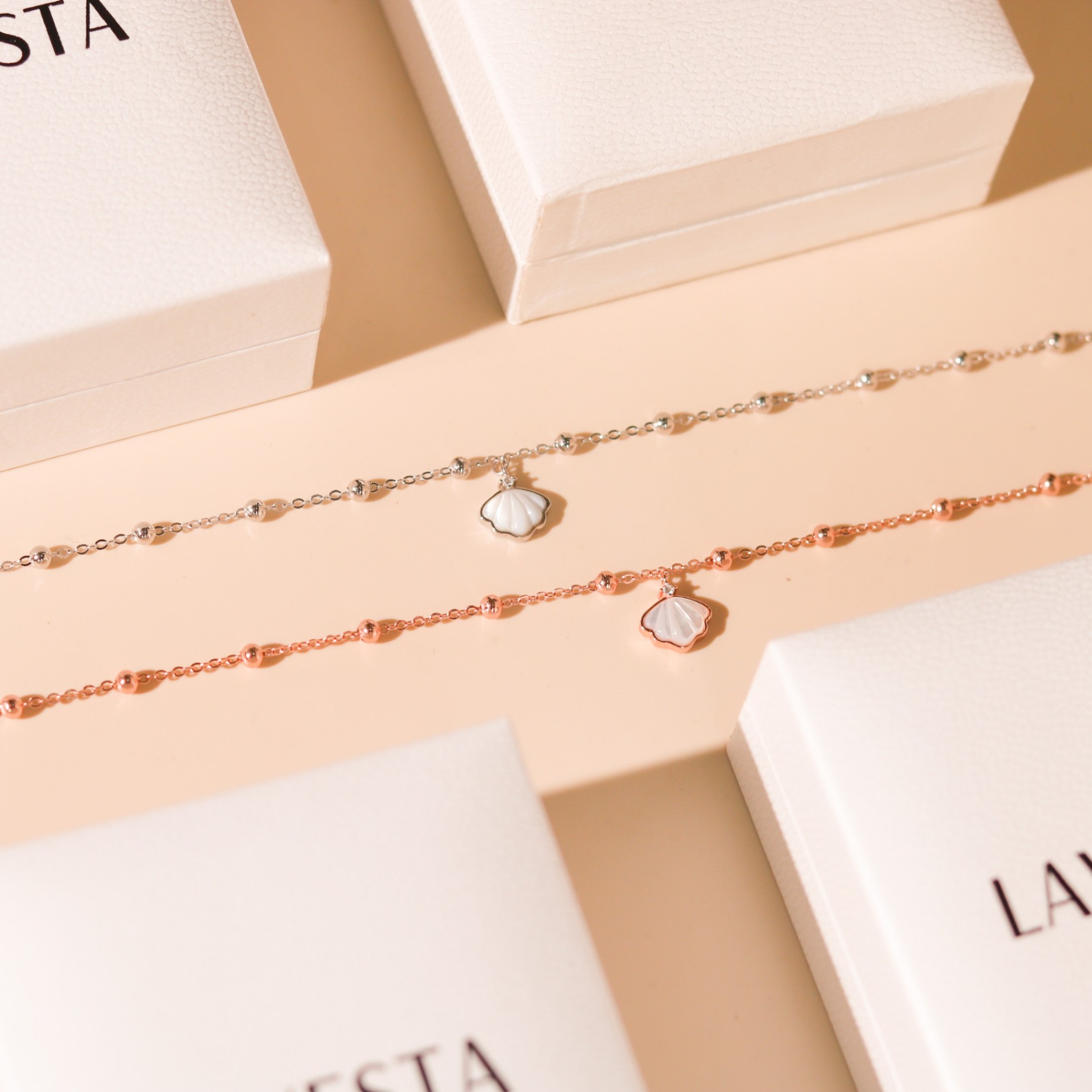 Lắc chân bạc nữ mạ vàng hồng 18K và mạ bạch kim LAVESTA LAV162 Molly thiết kế mặt vỏ sò biểu tượng nữ tính và sự chở che