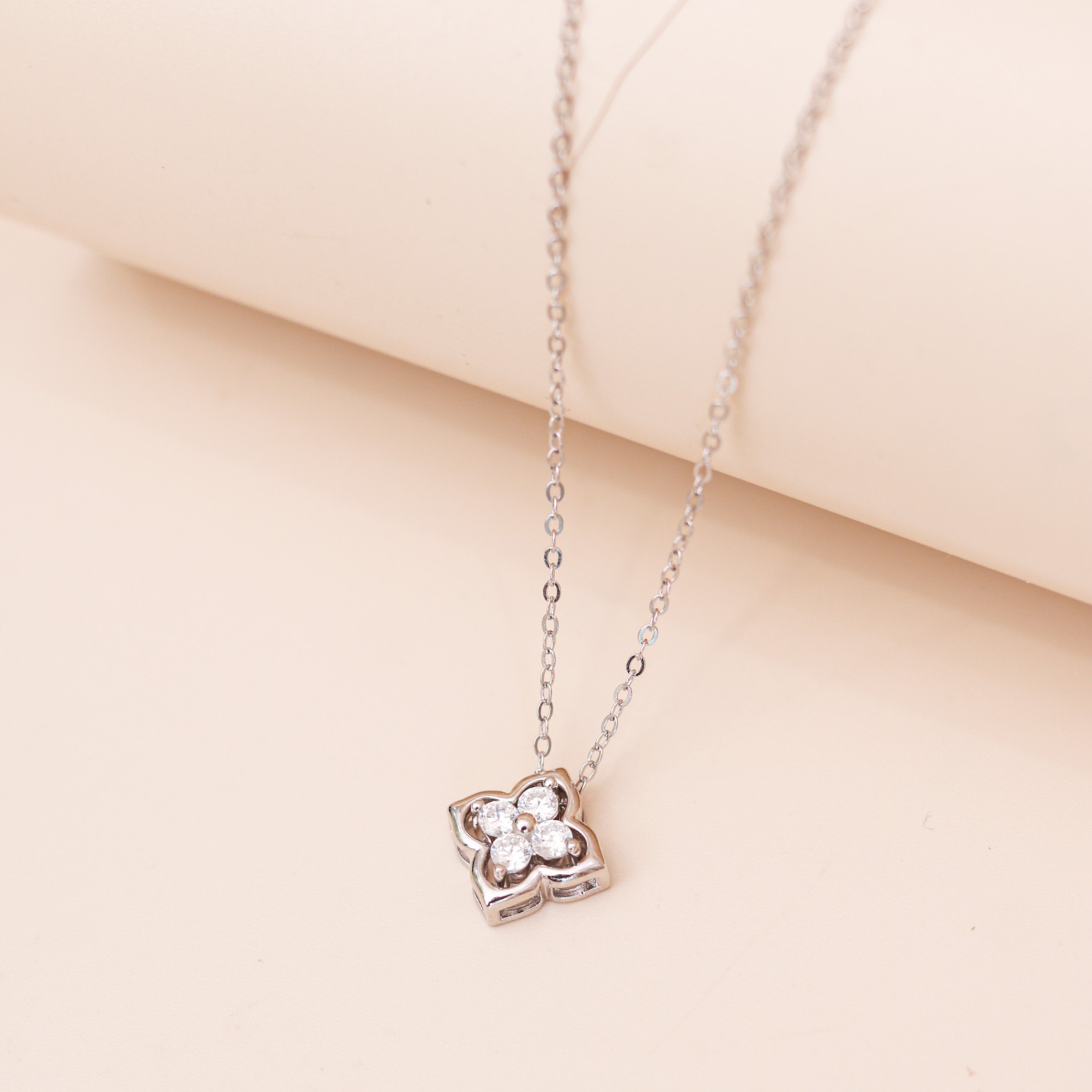 Dây chuyền bạc nữ mạ vàng 14K và mạ bạch kim cao cấp LAVESTA LAV182 Reina thiết kế mặt cỏ 4 lá ngàn điều an lành
