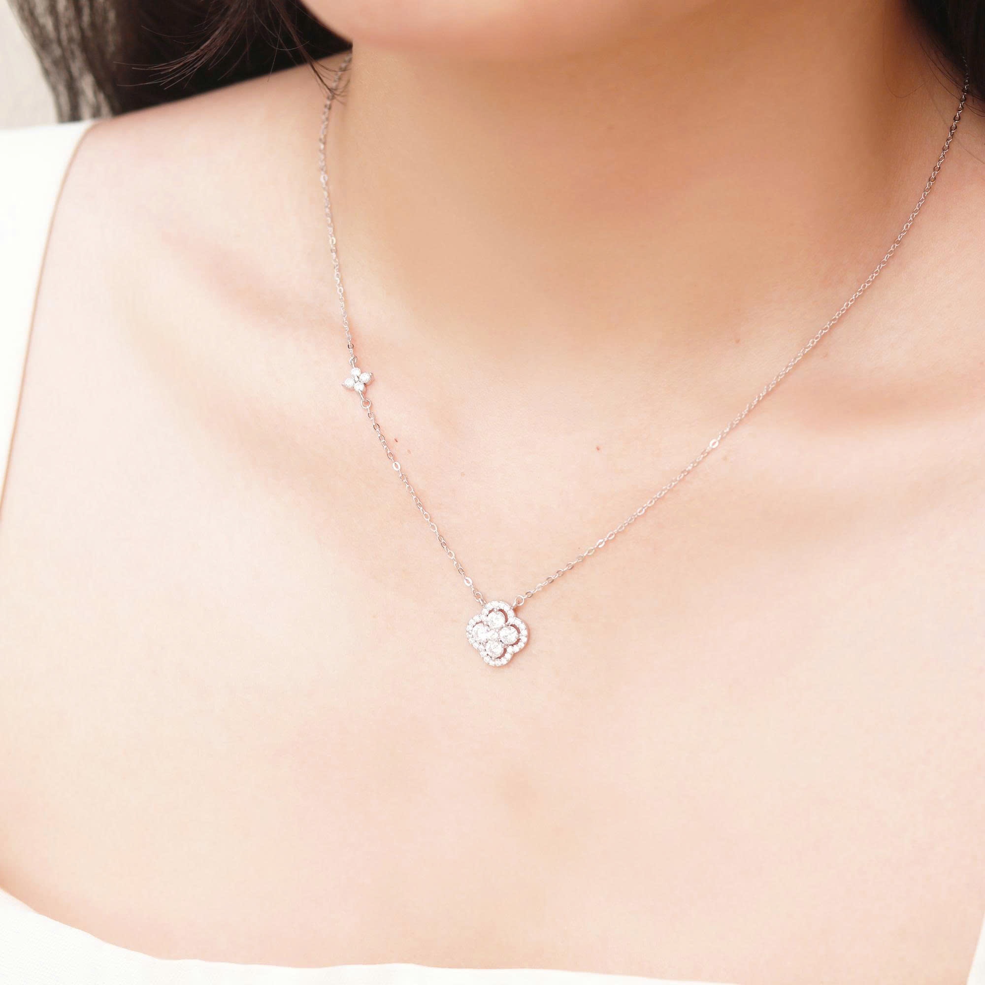 Dây chuyền nữ bạc xi bạch kim cao cấp LAVESTA LAV180 Alisa thiết kế mặt cỏ 4 lá mang sự cân bằng và hạnh phúc trọn vẹn