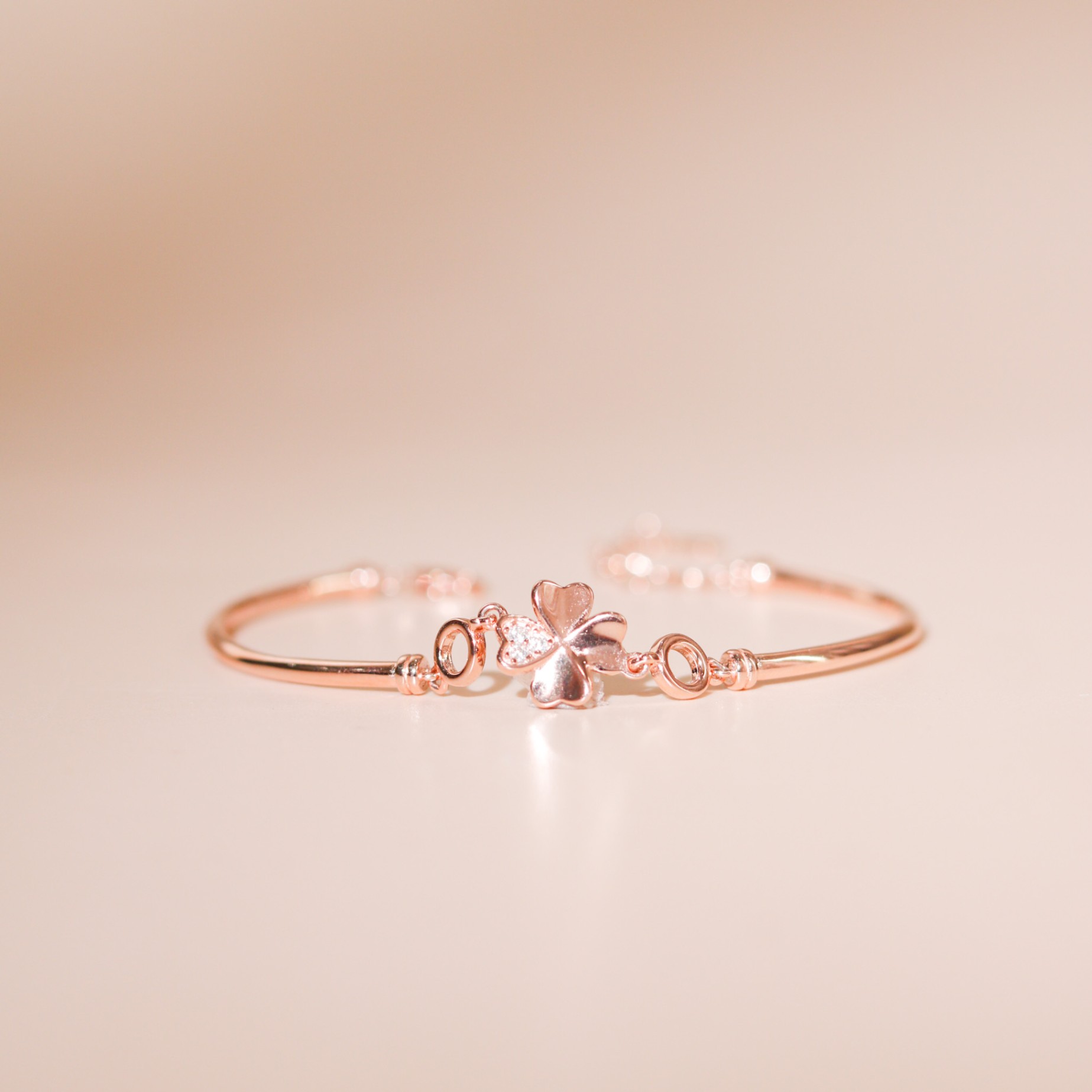 Lắc tay bạc nữ mạ vàng hồng 18K cao cấp LAVESTA LAV176 Tracy thiết kế mặt cỏ 4 lá biểu tượng của may mắn và đẳng cấp