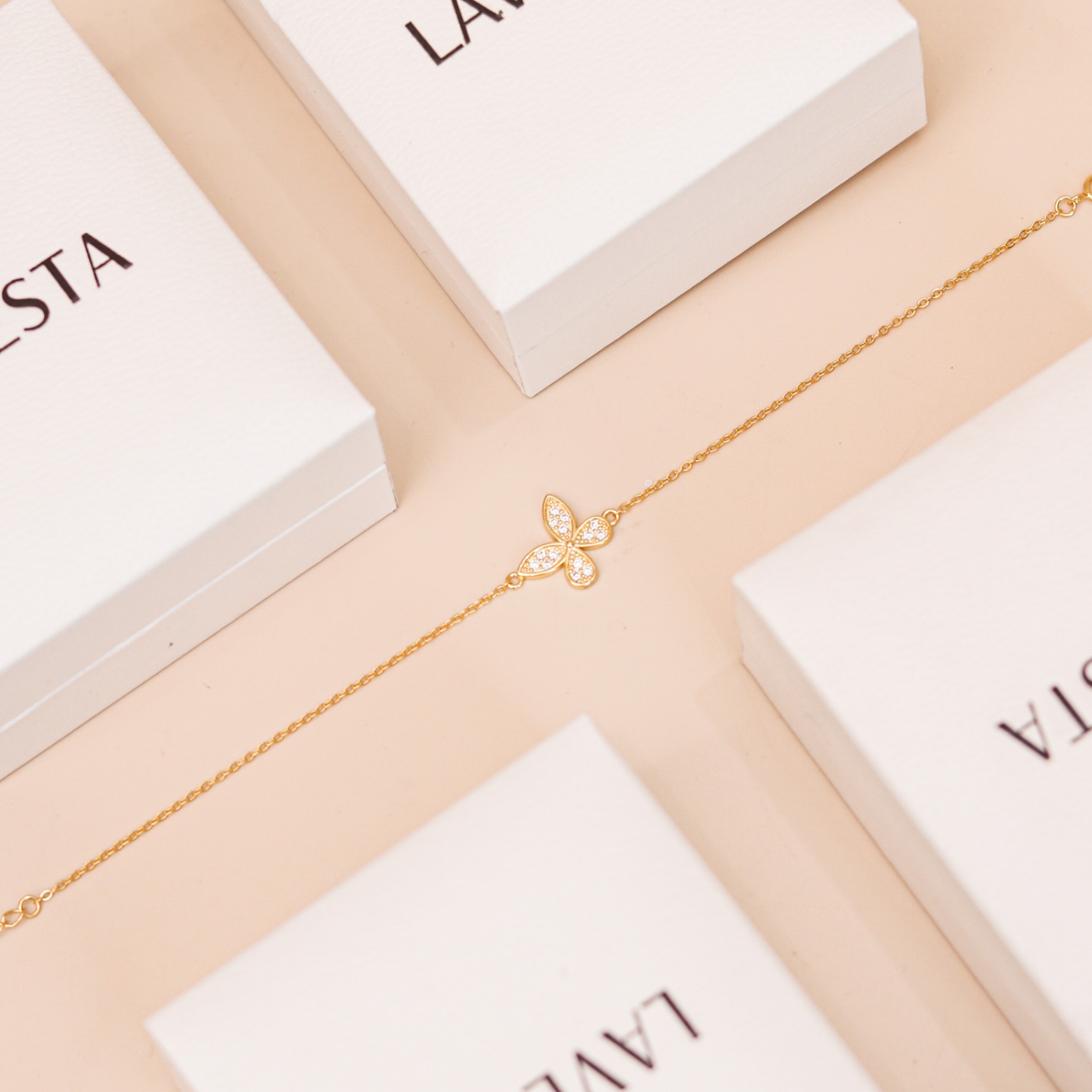 Lắc tay bạc nữ mạ vàng 14K cao cấp LAVESTA LAV179 Eri thiết kế mặt hồ điệp biểu tượng của sự chuyển mình, khát khao