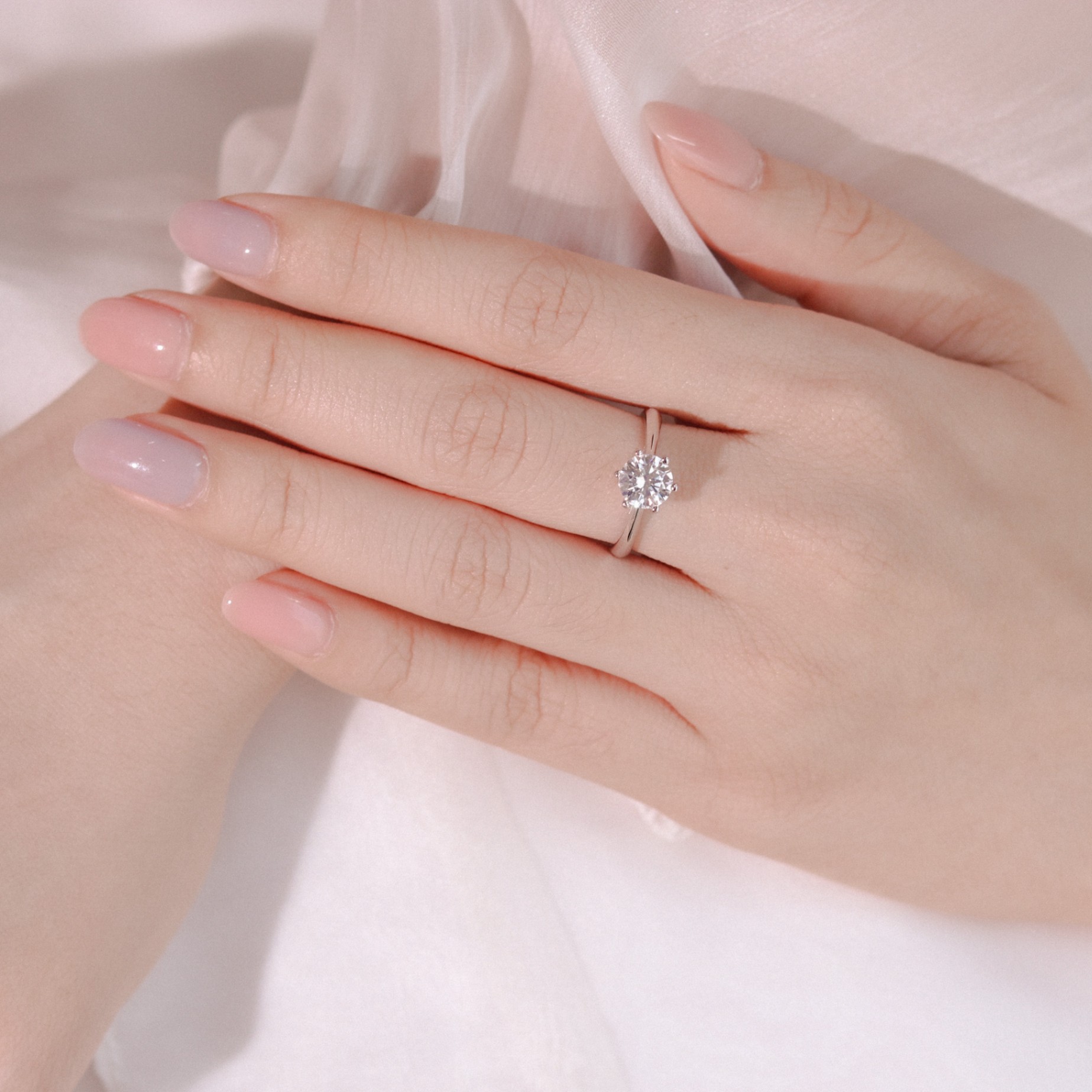 Nhẫn nữ bạc xi bạch kim đá Moissanite 6.5 ly kiểm định GRA LAVESTA KC141 thanh lịch, sang trọng