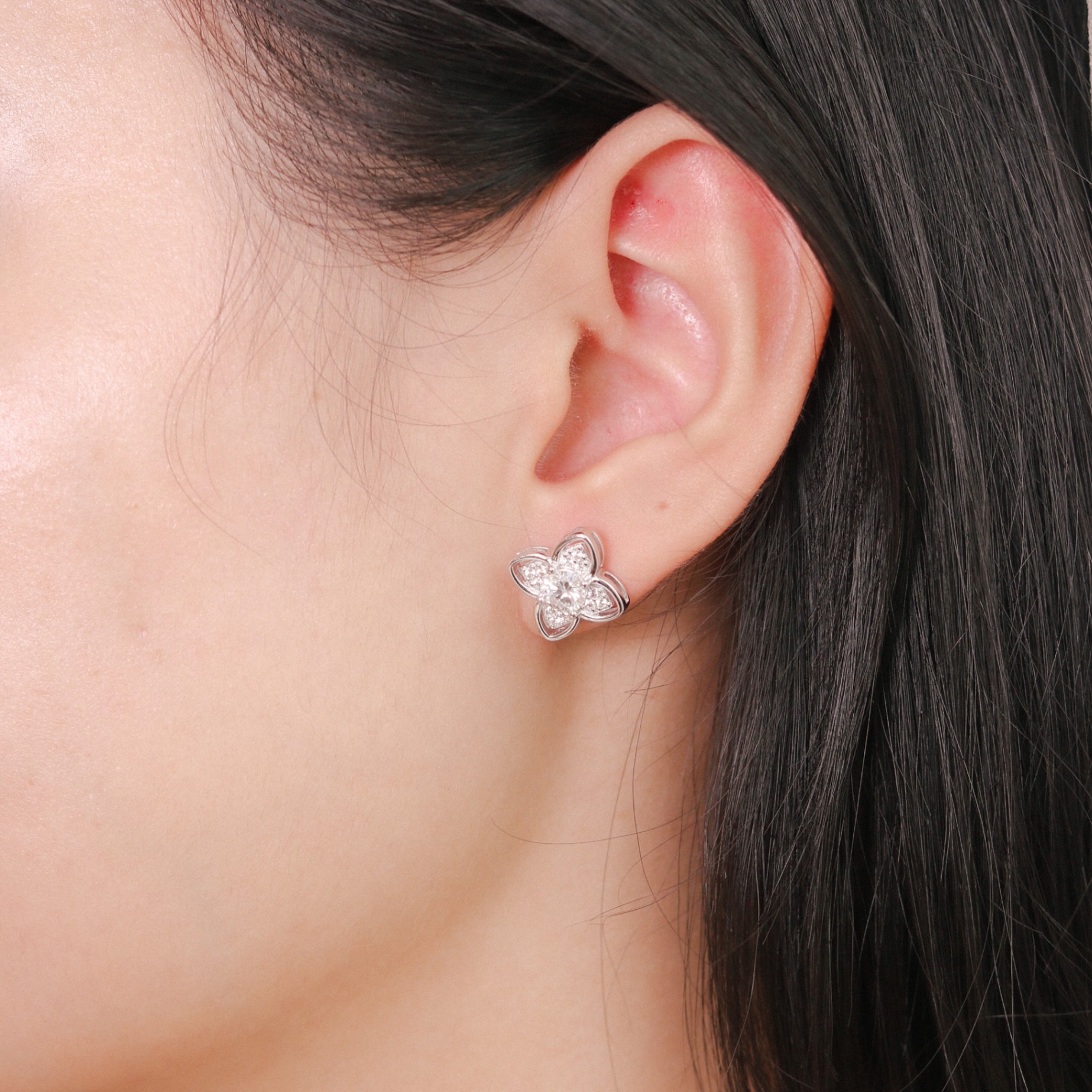 Bông tai nữ bạc xi bạch kim đá Moissanite 5 ly kiểm định GRA LAVESTA KC137 Aki biểu tượng cỏ 4 lá may mắn, thịnh vượng