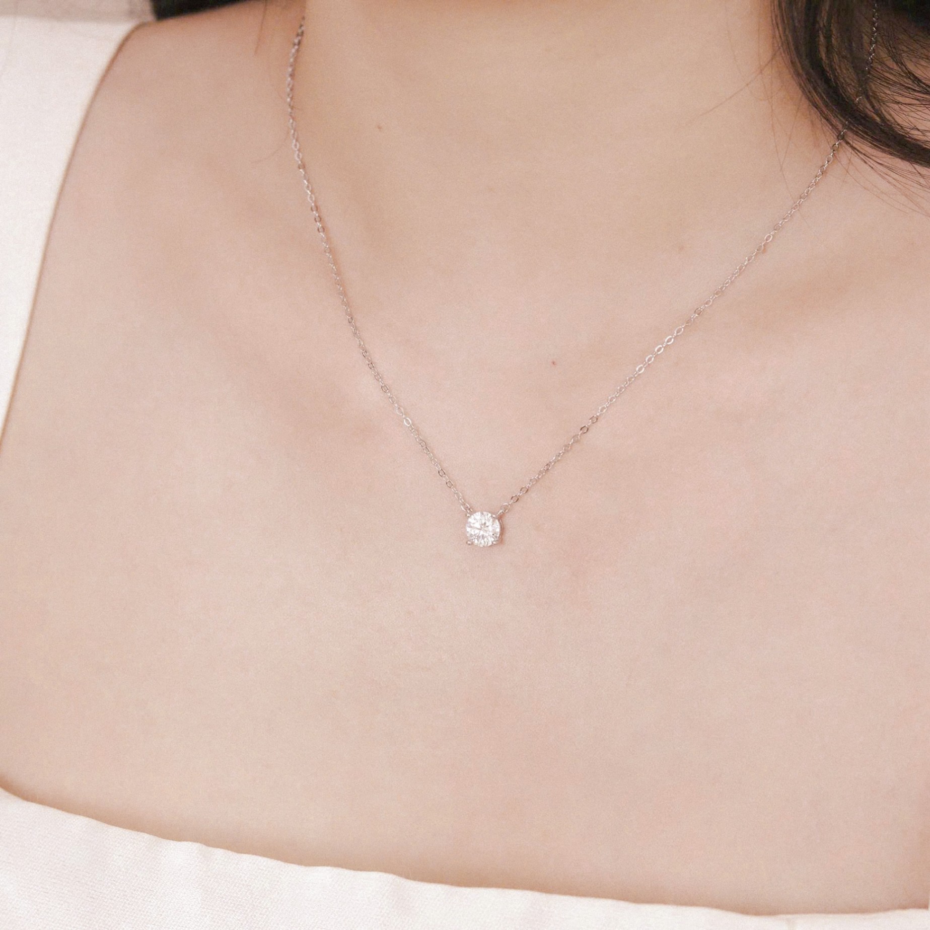 Dây chuyền nữ bạc xi bạch kim đá Moissanite 6.5 ly kiểm định GRA LAVESTA KC135 Only you mang vẻ đẹp duy nhất, sang trọng