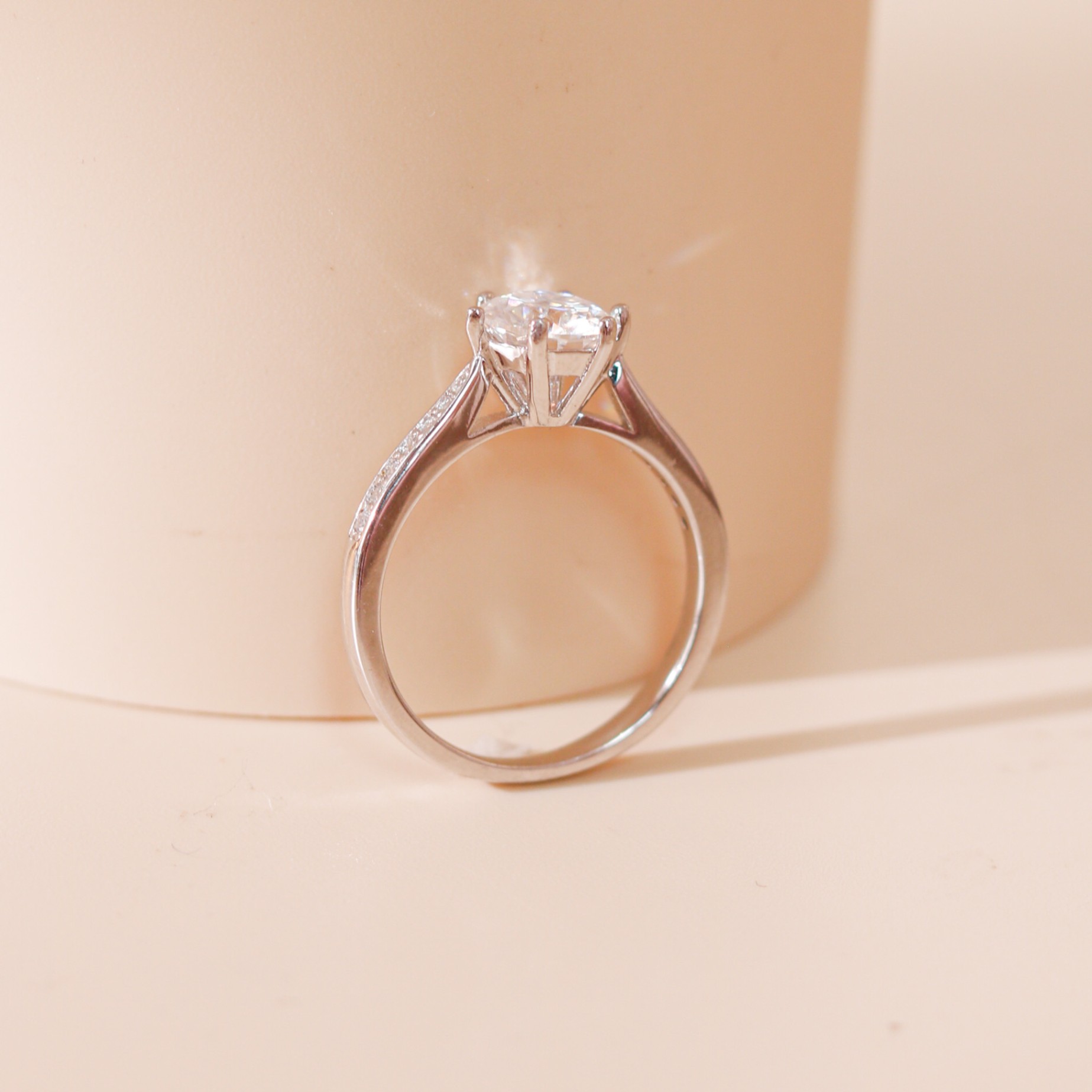 Nhẫn nữ bạc xi bạch kim đá Moissanite 6.5 ly kiểm định GRA LAVESTA KC143 sang trọng, thời thượng