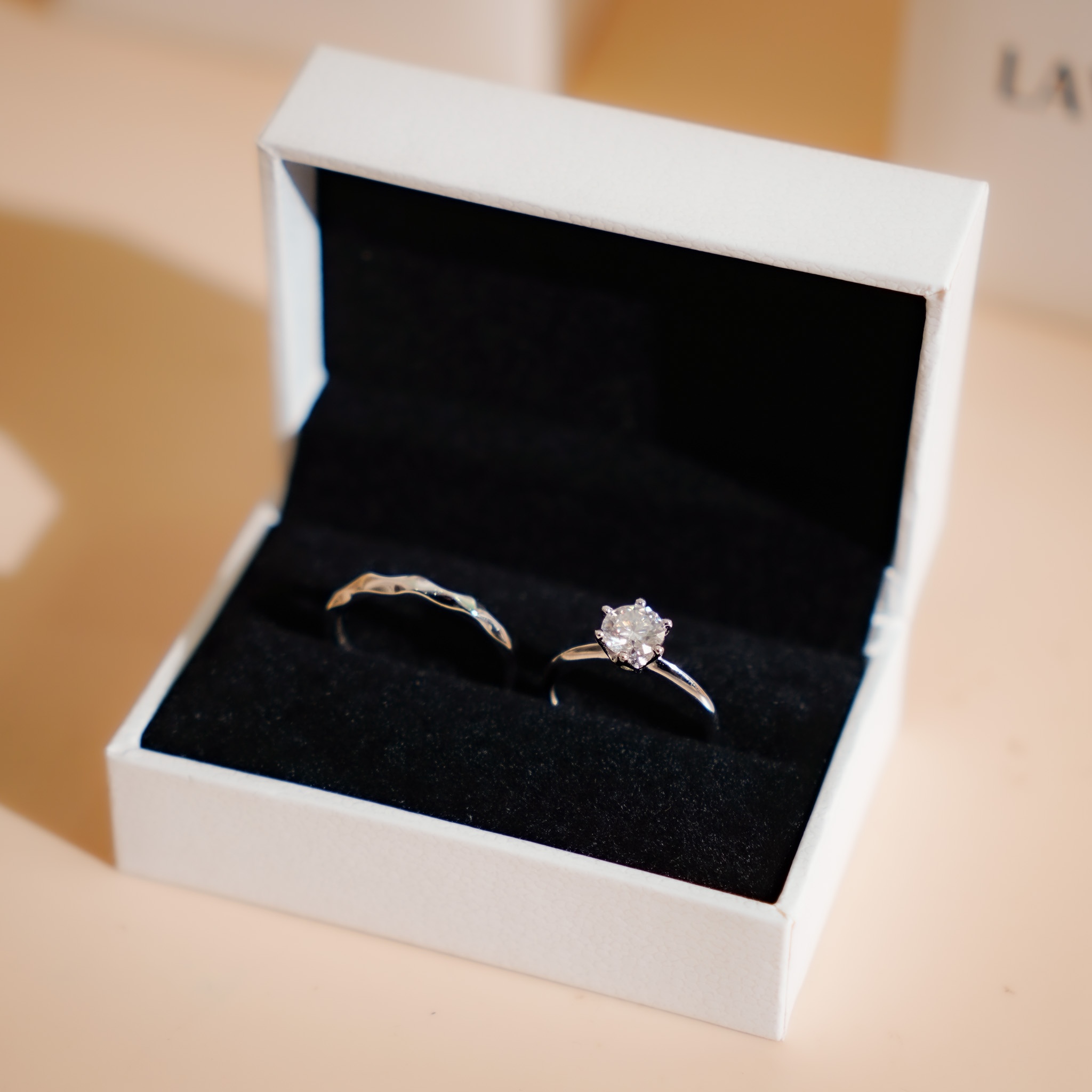 Nhẫn đôi bạc nam nữ đính đá Moissanite 6,5 ly kiểm định GRA, bạc xi bạch kim KC147 LAVESTA