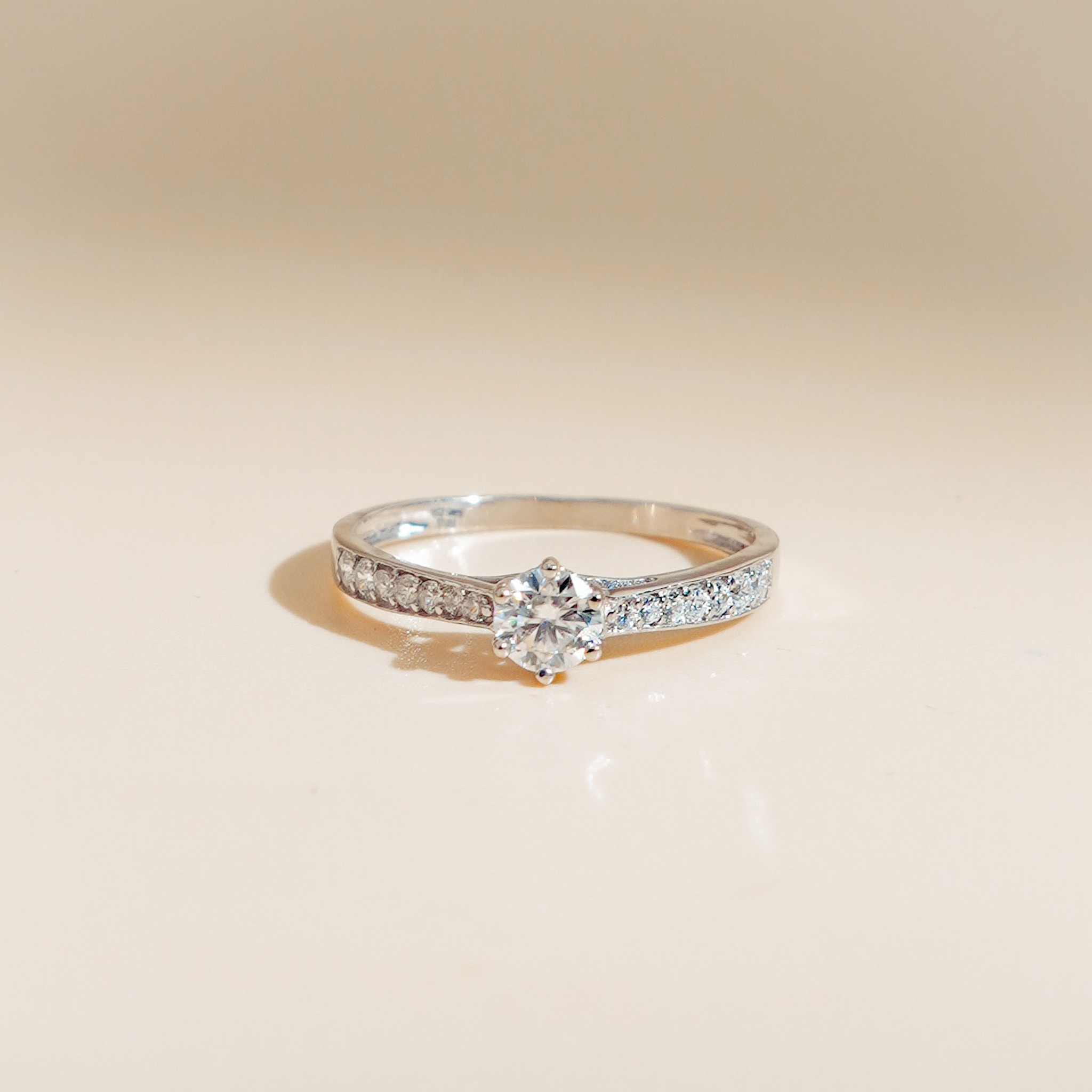 Nhẫn bạc nữ đính đá Moissanite bạc xi bạch kim 4 ly kiểm định GRA LAVESTA KC90 thanh lịch, tinh tế