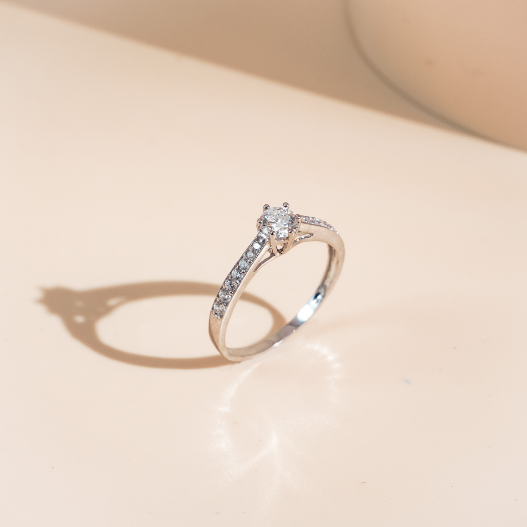 Nhẫn bạc nữ đính đá Moissanite bạc xi bạch kim 4 ly kiểm định GRA LAVESTA KC90 thanh lịch, tinh tế