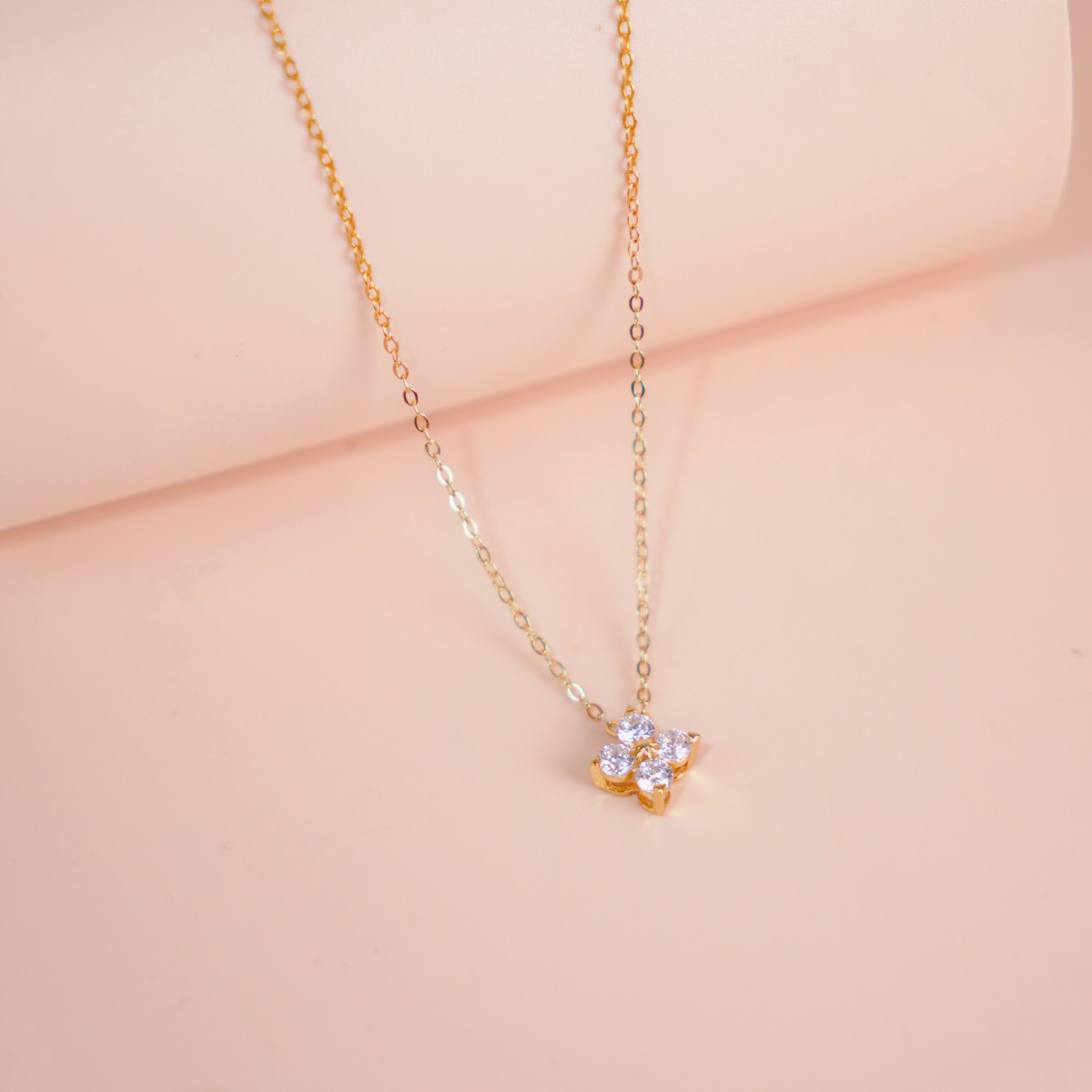 Dây chuyền bạc nữ mạ vàng 14K cao cấp LAVESTA LAV212 Tina cụm hoa bốn cánh mang biểu tượng của sự nữ tính