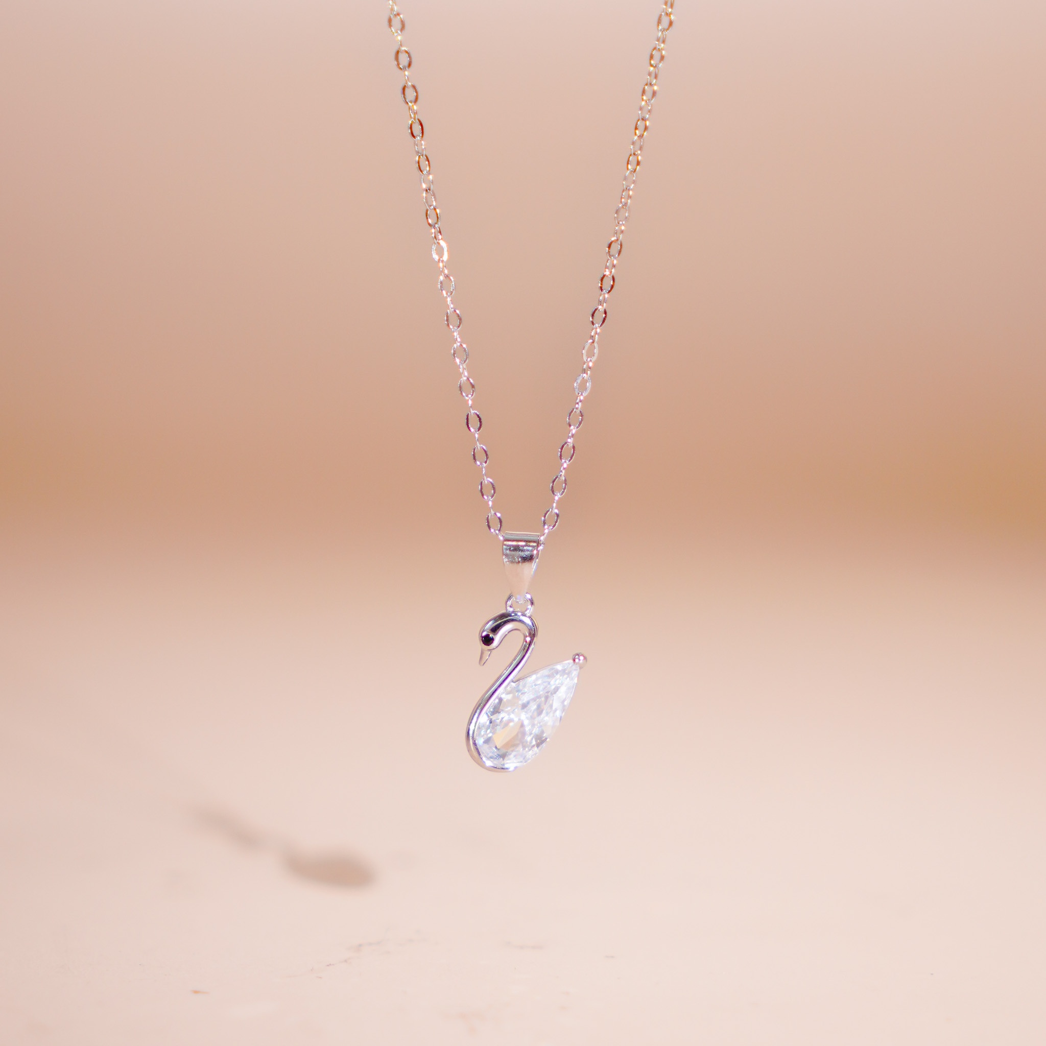 Dây chuyền bạc nữ mạ vàng 14K và mạ bạch kim cao cấp LAVESTA LAV211 Monica thiết kế mặt thiên nga thanh lịch, nữ tính