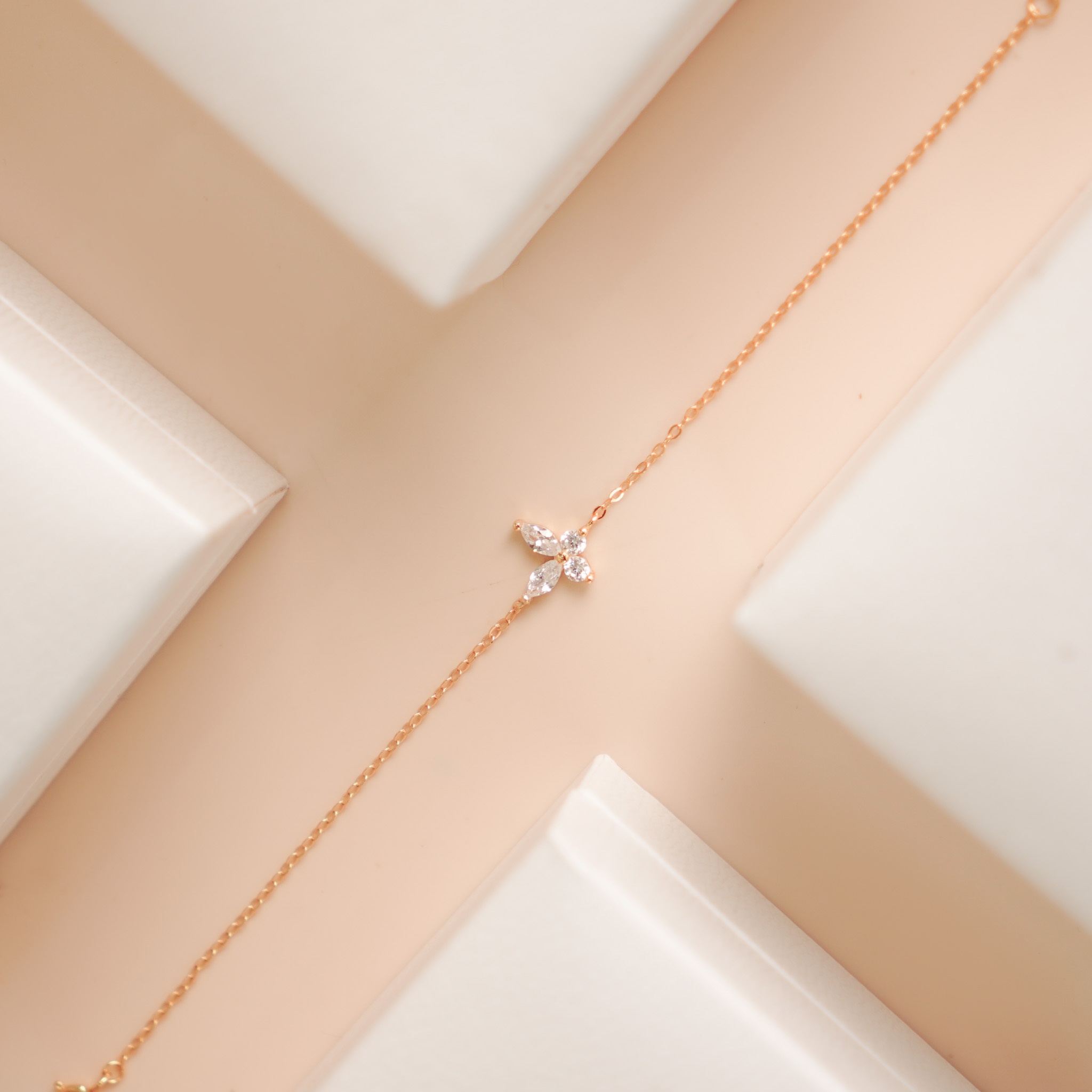 Lắc tay bạc nữ mạ vàng 14K cao cấp LAVESTA LAV213 Vanessa thiết kế cánh bướm thanh thoát, biểu tượng vẻ đẹp và sự tự do